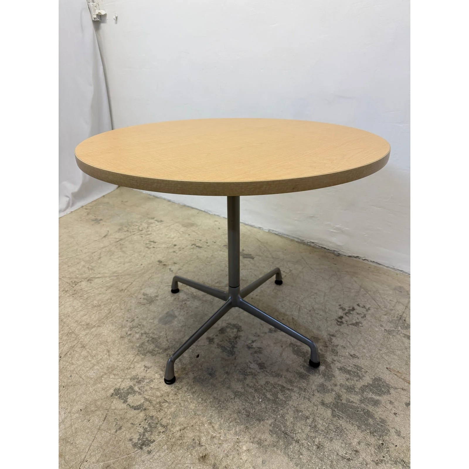 charles-and-ray-eames-round-oak-veneer-pedestal-dining-table-for-herman-miller-8391