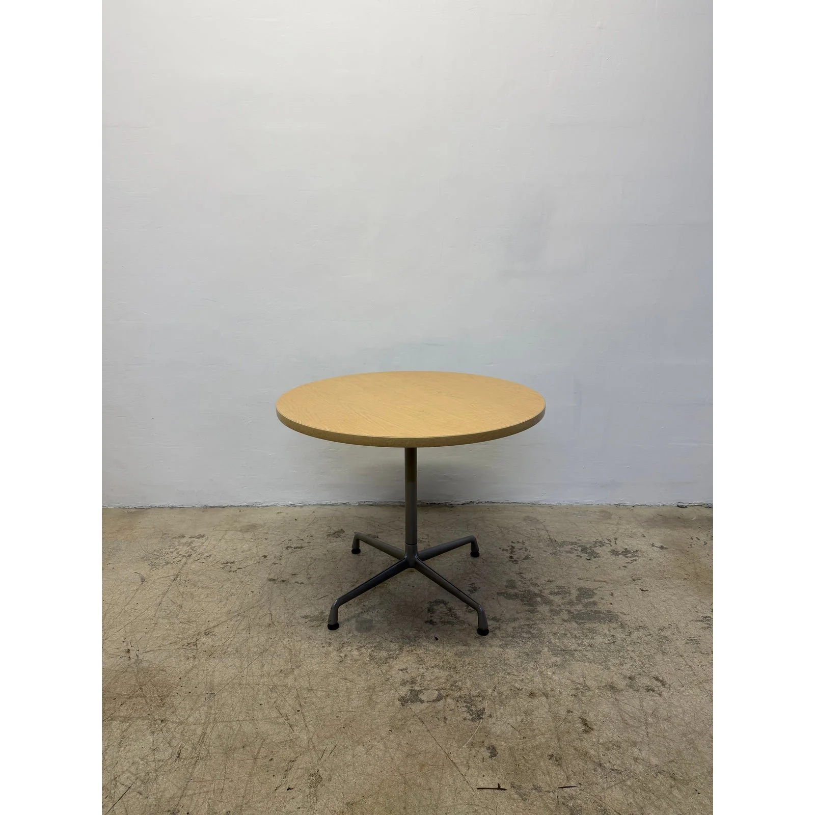 charles-and-ray-eames-round-oak-veneer-pedestal-dining-table-for-herman-miller-4339