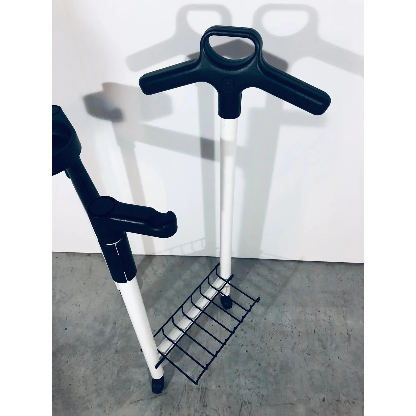 andries-van-onck-for-magis-totem-valet-1980s-3145