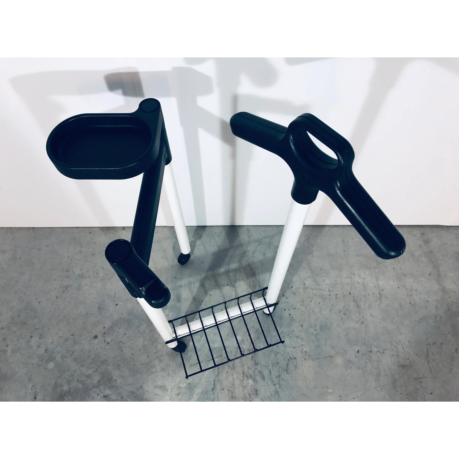 andries-van-onck-for-magis-totem-valet-1980s-8014