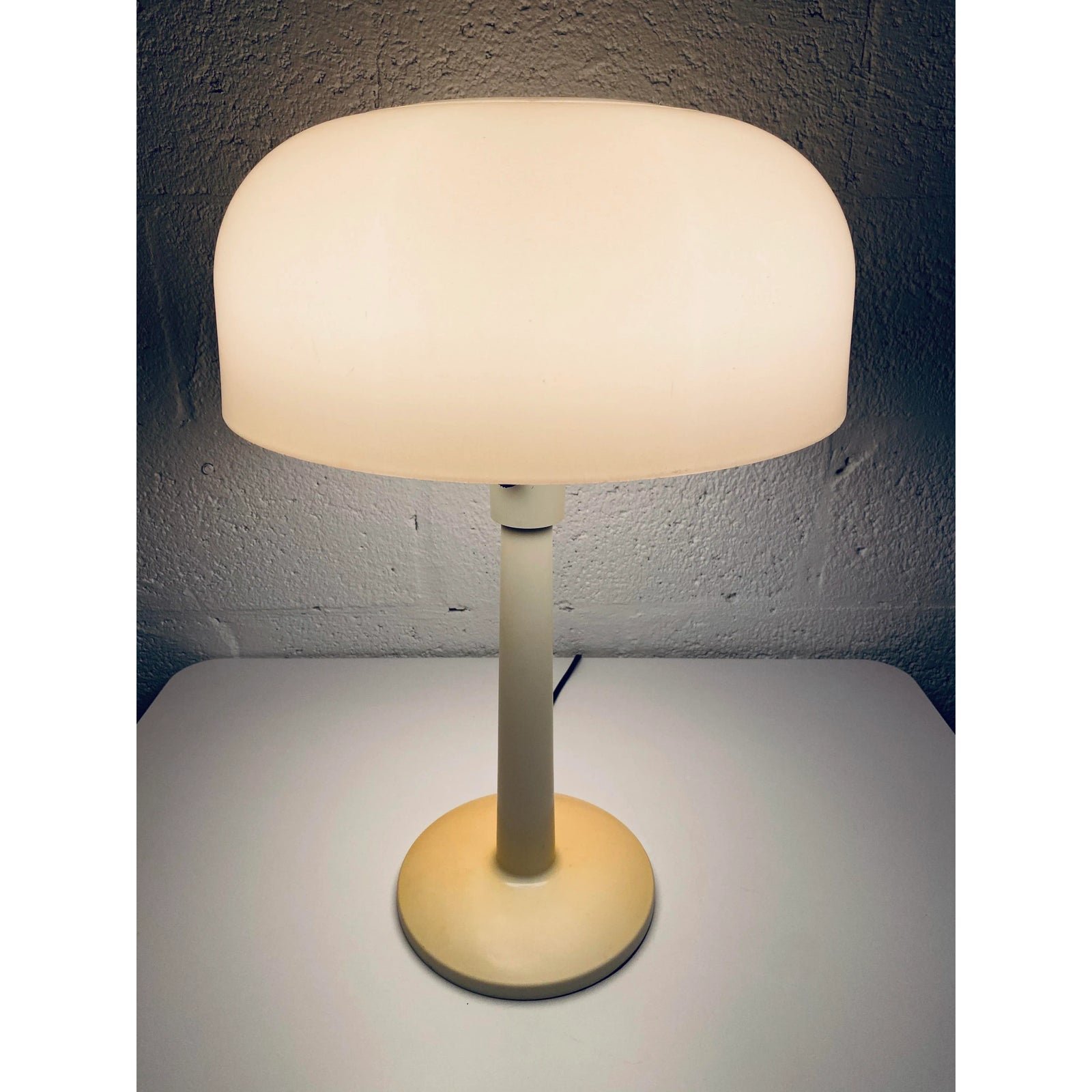 gerald-thurston-table-or-desk-lamp-for-lightolier-9008
