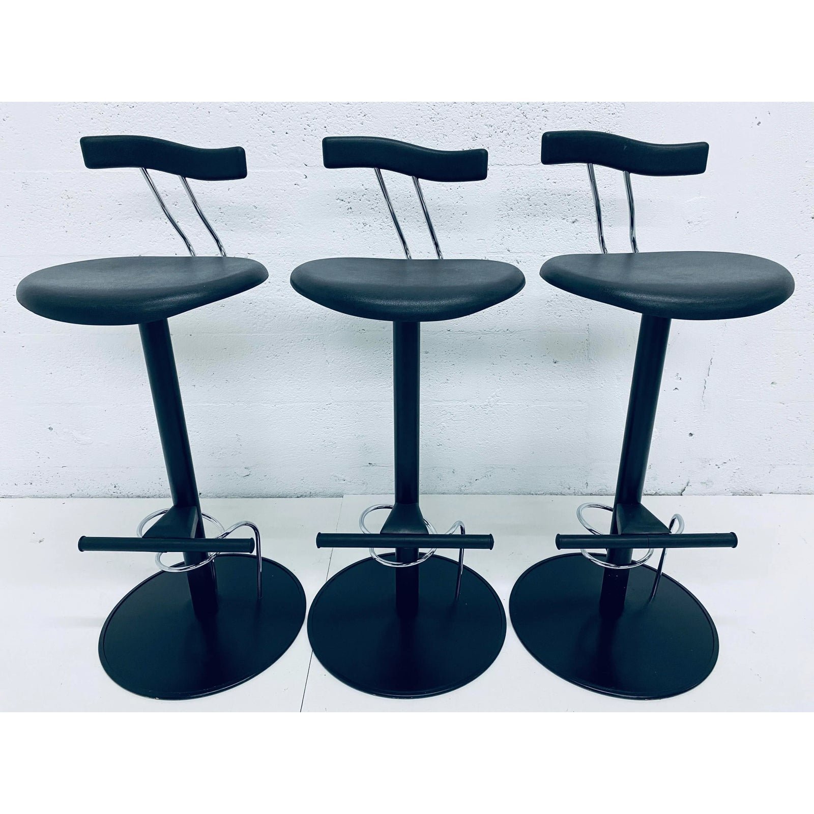three-postmodern-memphis-style-bar-stools-italy-1980