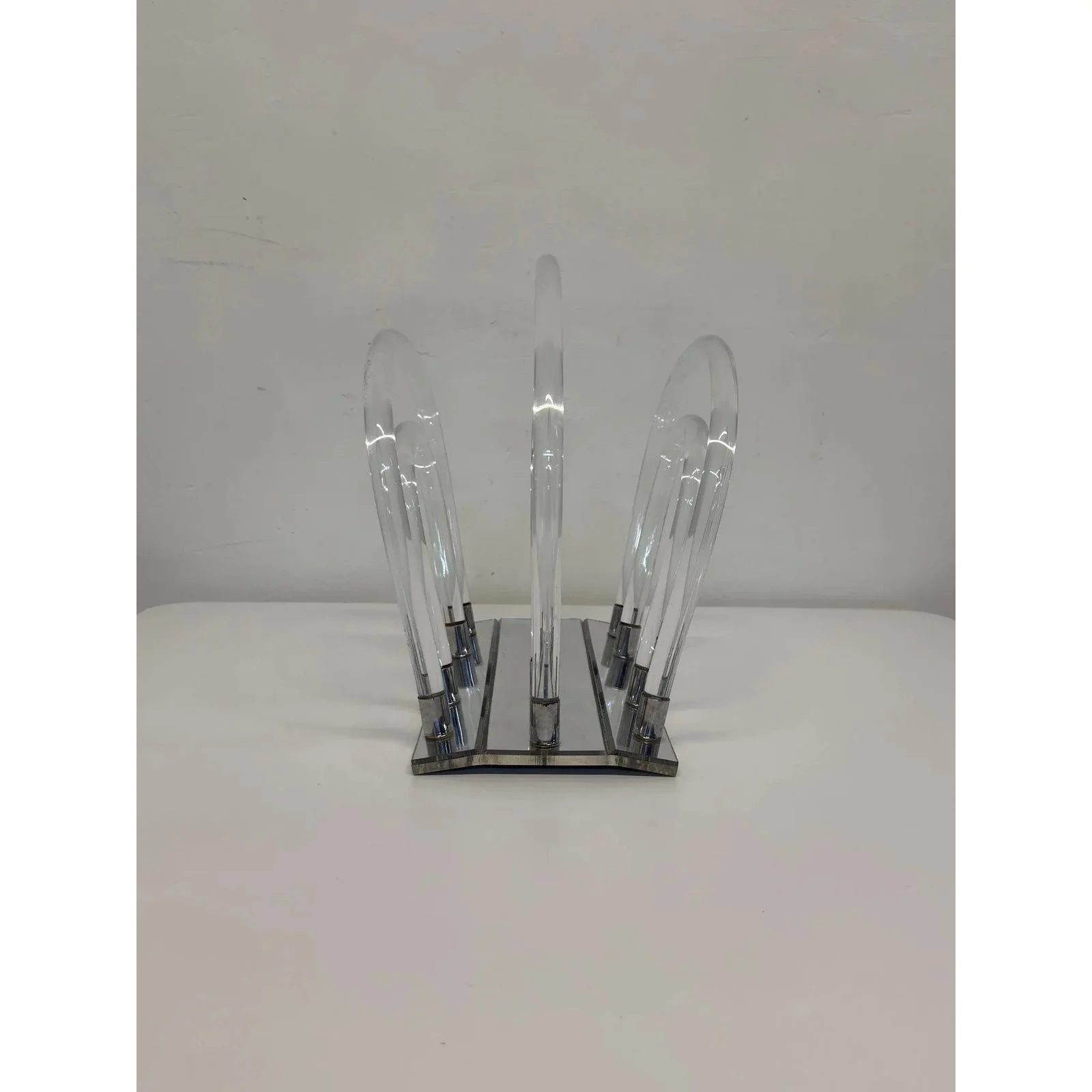 dorothy-thorpe-lucite-and-chrome-magazine-rack-1960s-3552