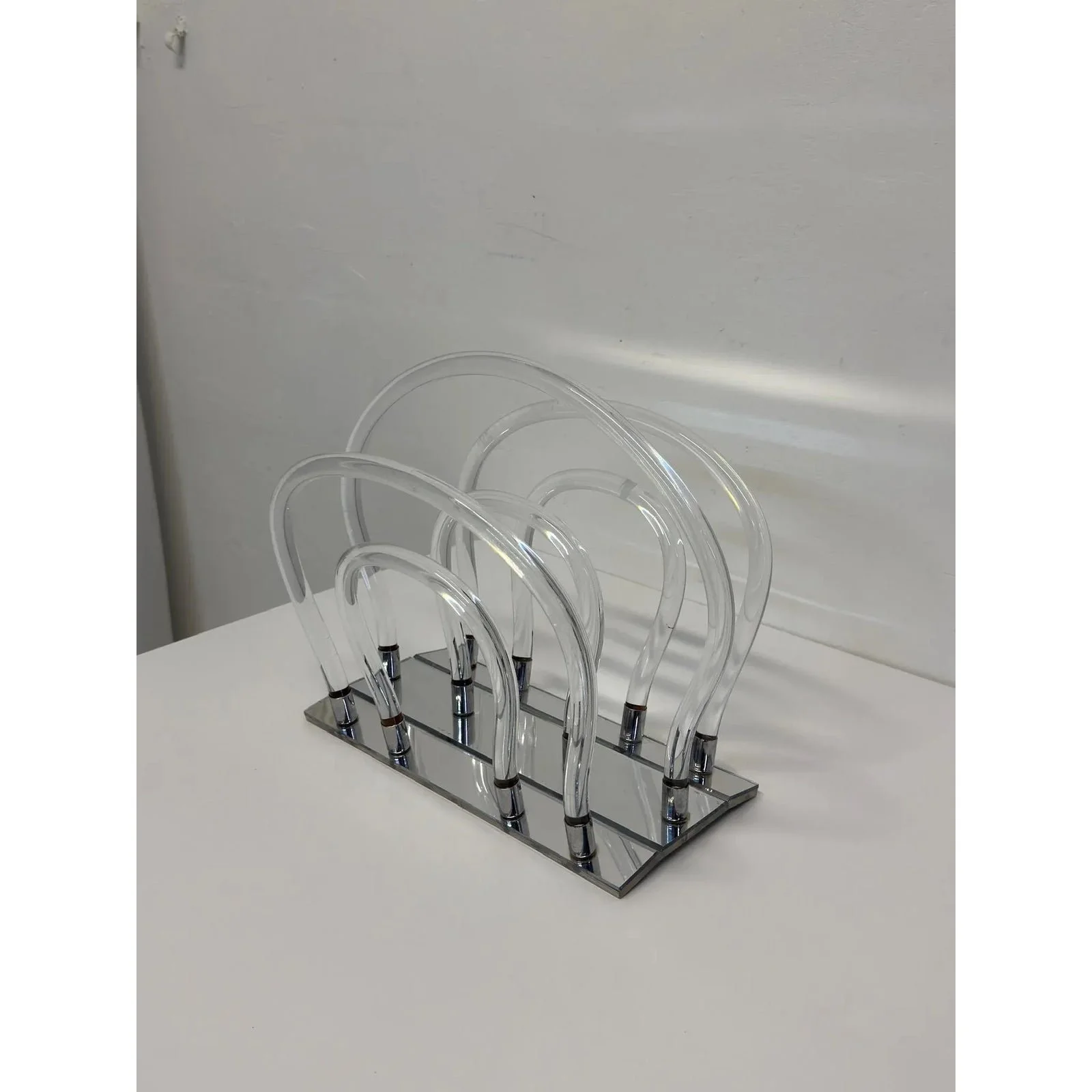 dorothy-thorpe-lucite-and-chrome-magazine-rack-1960s-9804