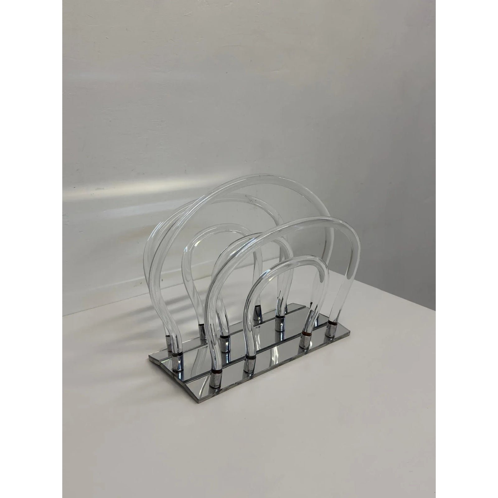 dorothy-thorpe-lucite-and-chrome-magazine-rack-1960s-8884