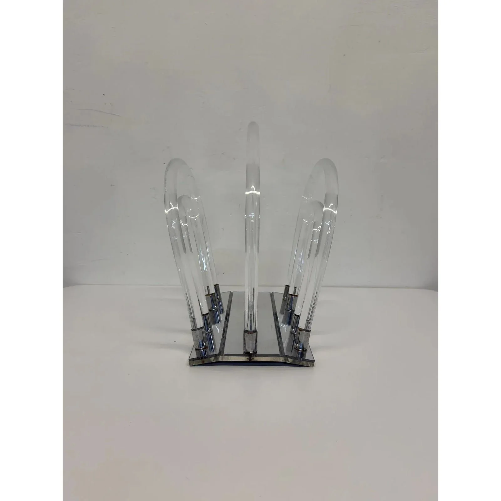 dorothy-thorpe-lucite-and-chrome-magazine-rack-1960
