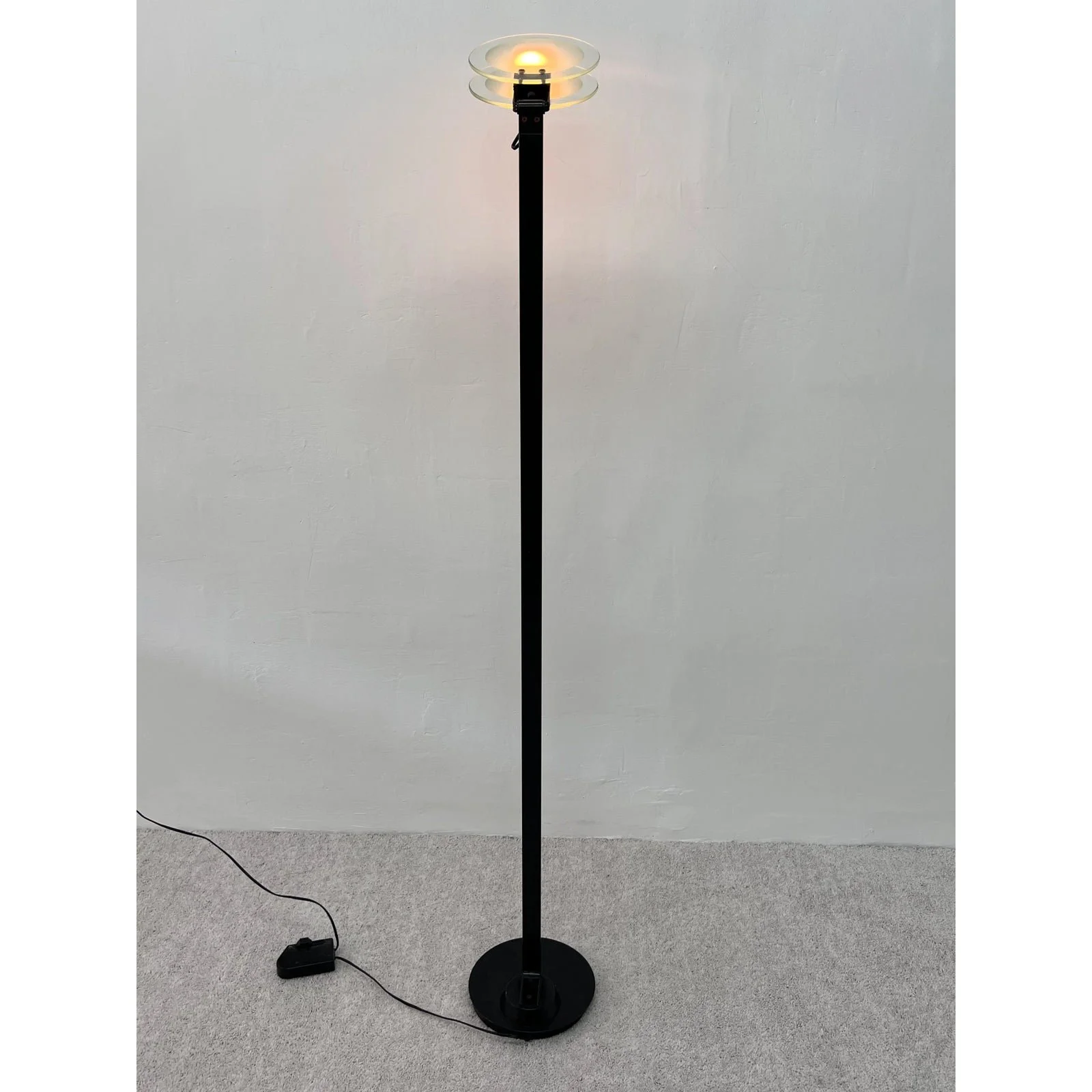 postmodern-belux-adjustable-head-floor-lamp-with-double-glass-pane-diffuser-spain-4120