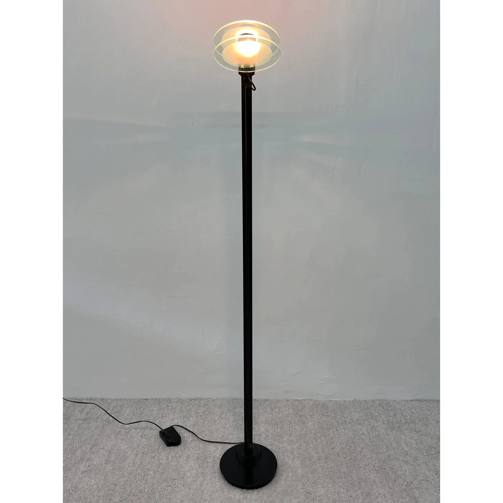 postmodern-belux-adjustable-head-floor-lamp-with-double-glass-pane-diffuser-spain-6604