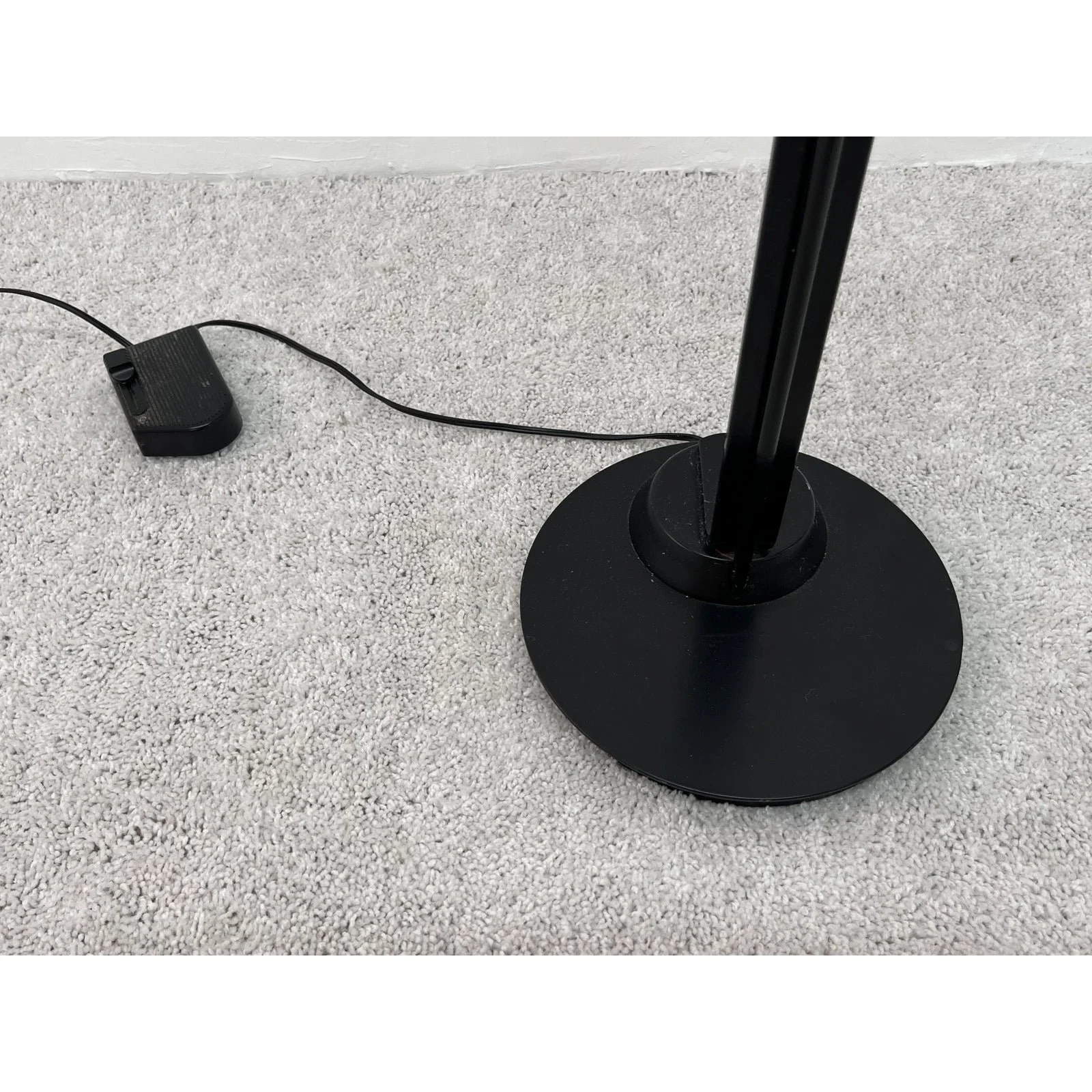 postmodern-belux-adjustable-head-floor-lamp-with-double-glass-pane-diffuser-spain-7803