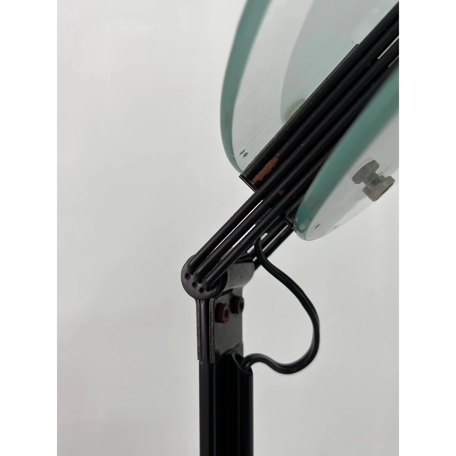 postmodern-belux-adjustable-head-floor-lamp-with-double-glass-pane-diffuser-spain-1192