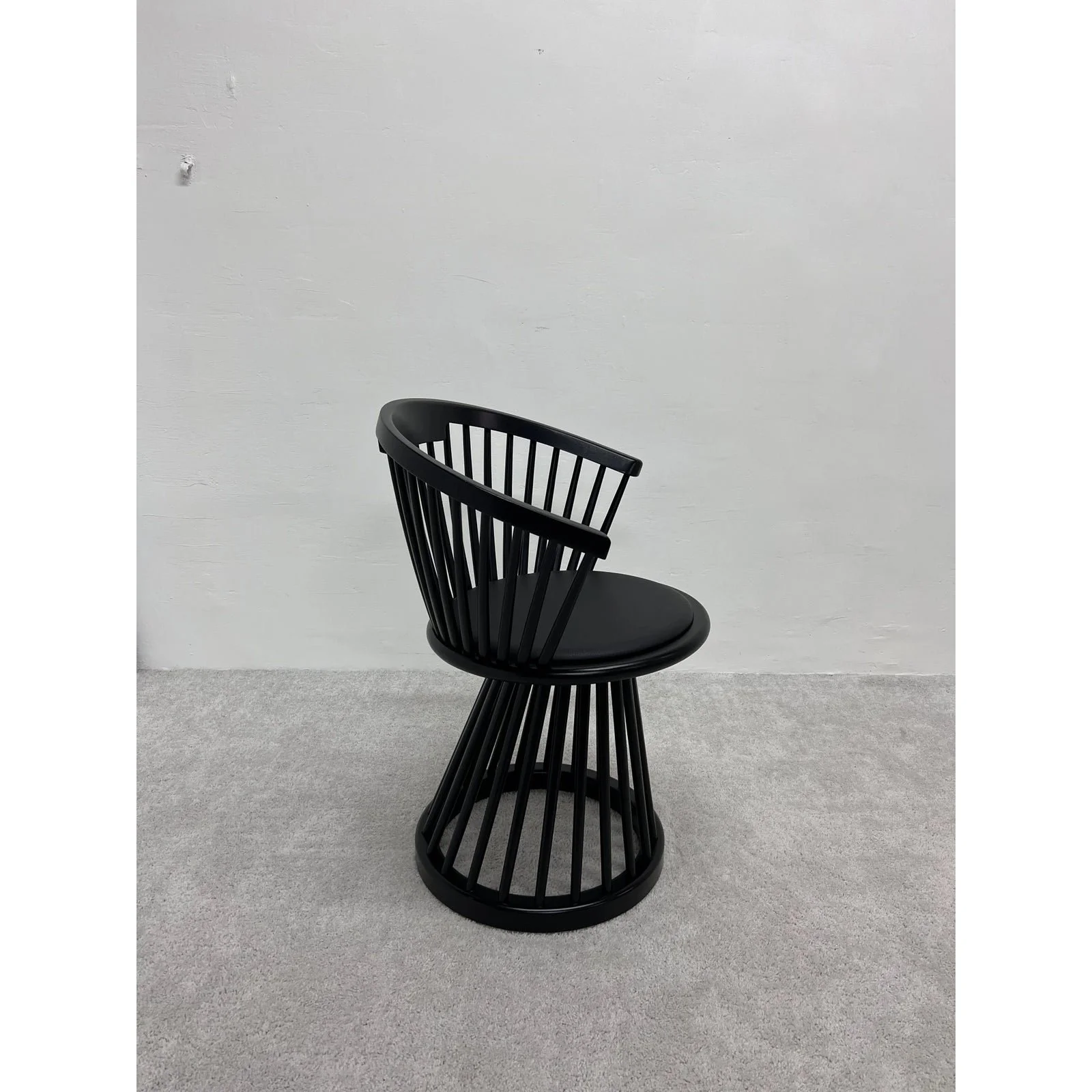 tom-dixon-black-fan-dining-chair-with-leather-seat-pad-0879