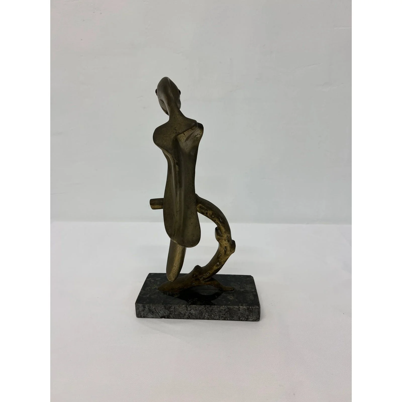 brazilian-mid-century-modern-bronze-macaw-parrot-sculpture-on-granite-base-1646