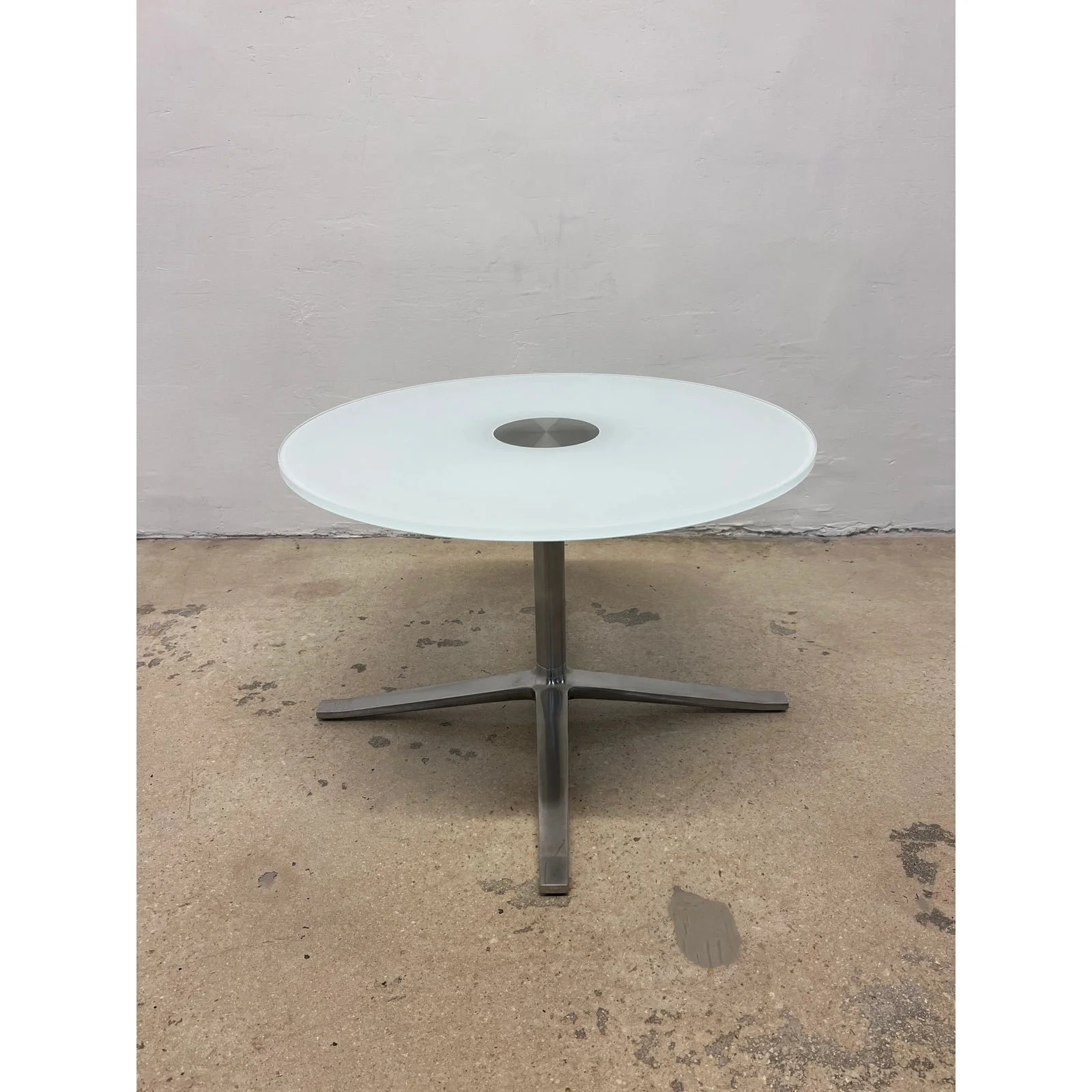 pearson-lloyd-bobs-side-tables-with-round-glass-tops-for-coalesse-0010
