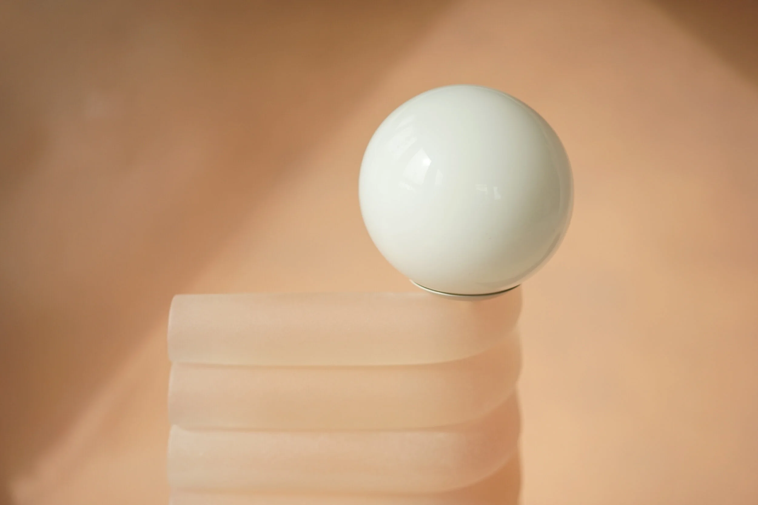 elio_lamp_tall_lychee_white_soft-geometry5.jpg