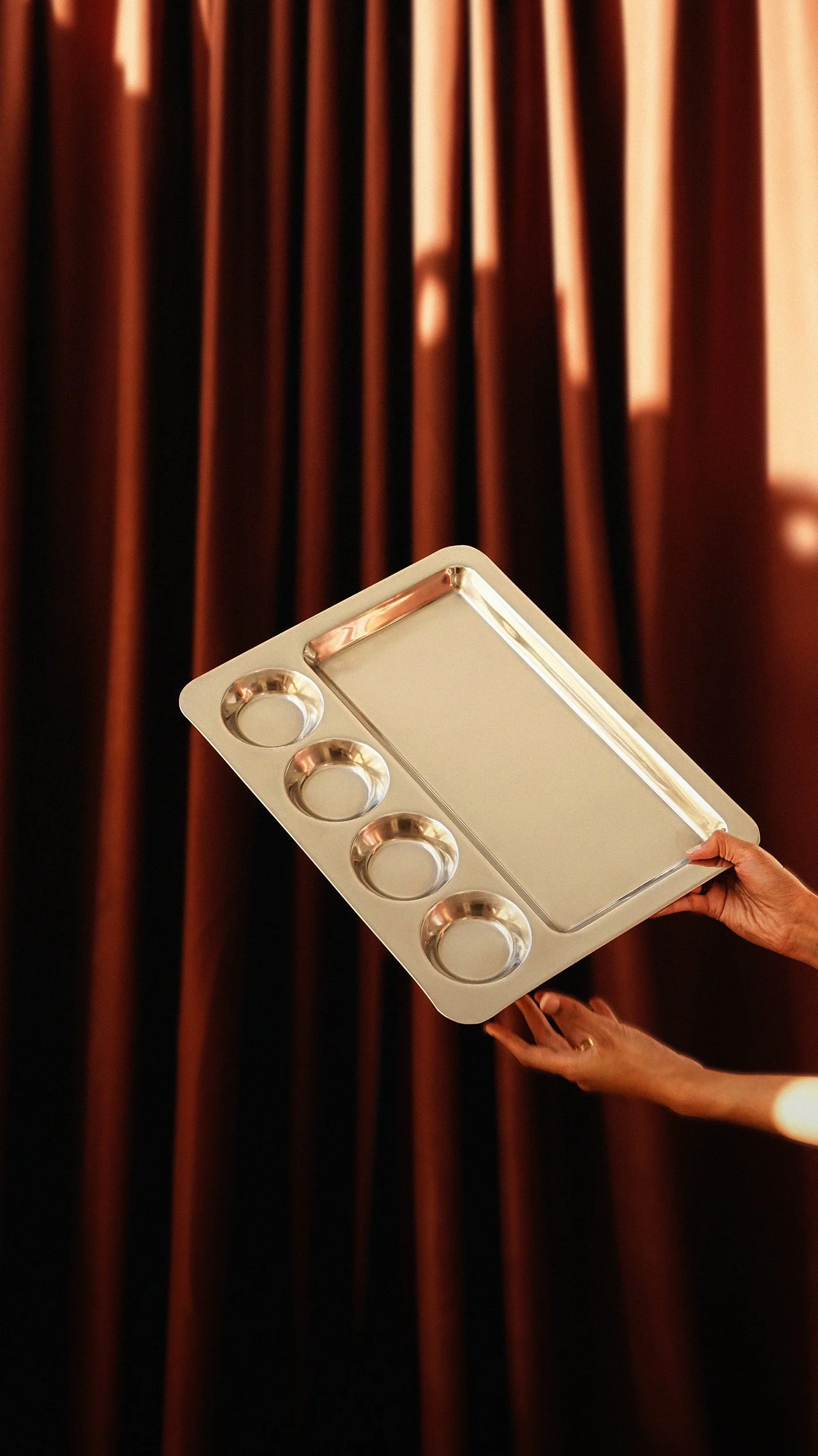 Mirrors-for-aliens-brown-curtain_ soft-geometry_01.jpg