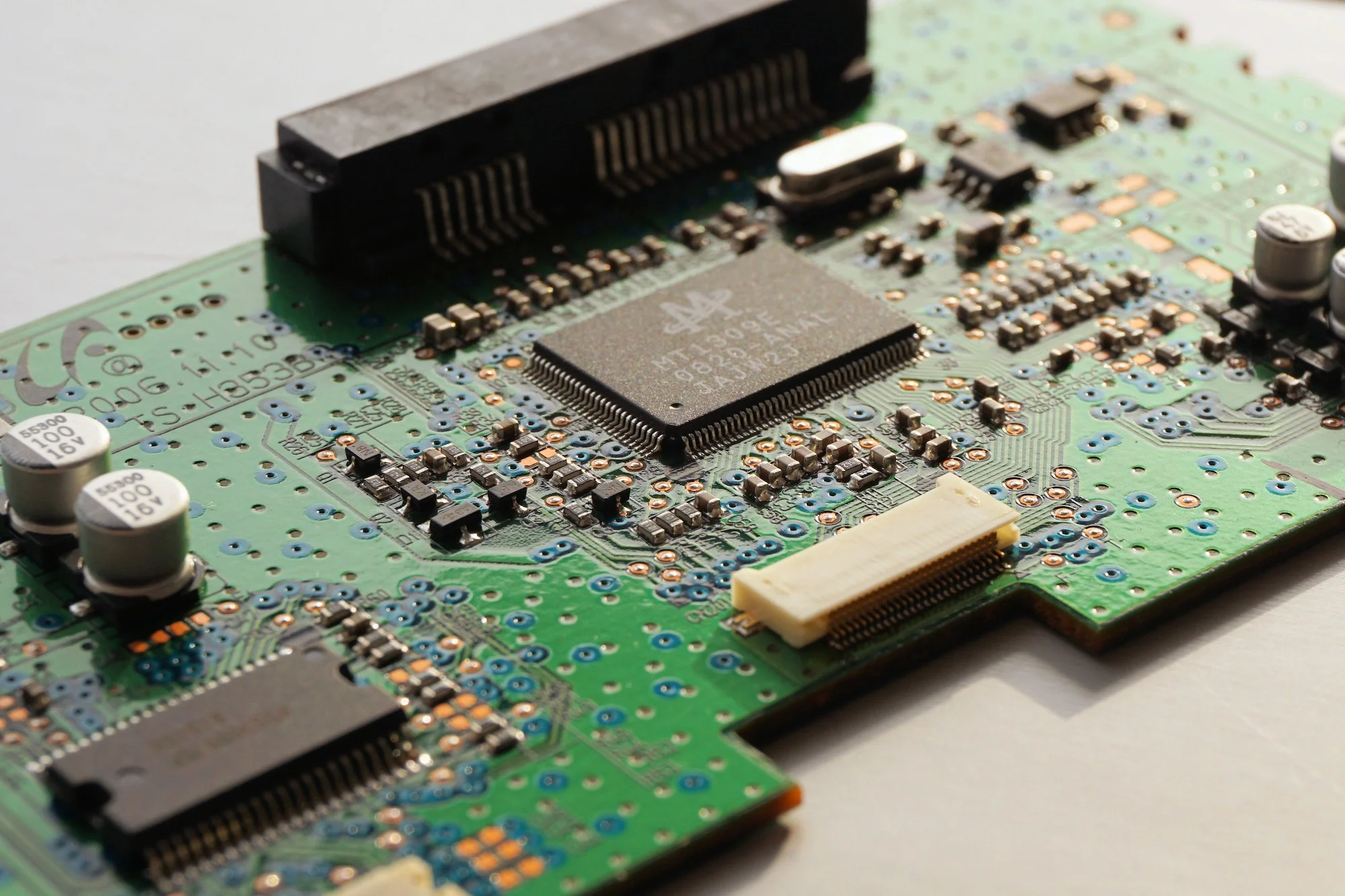 board-chip-circuits-163170.jpg