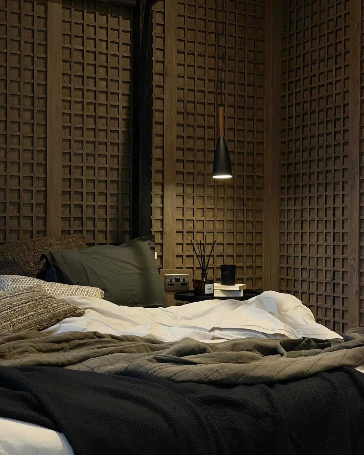 Walnut wall panelling doing its thing 🙌
Designed and installed by @hausinteriorsltd 
#mystratastory #japandi