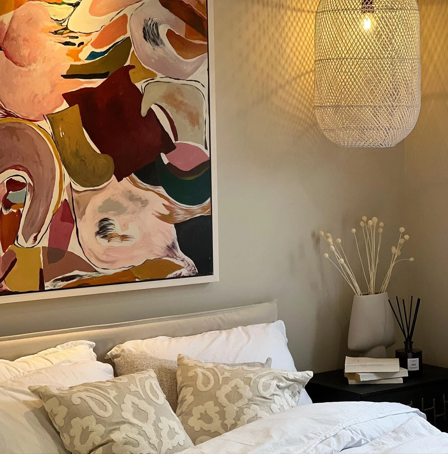 Beautiful hand painted artwork 🎨 
Designed and installed by @hausinteriorsltd