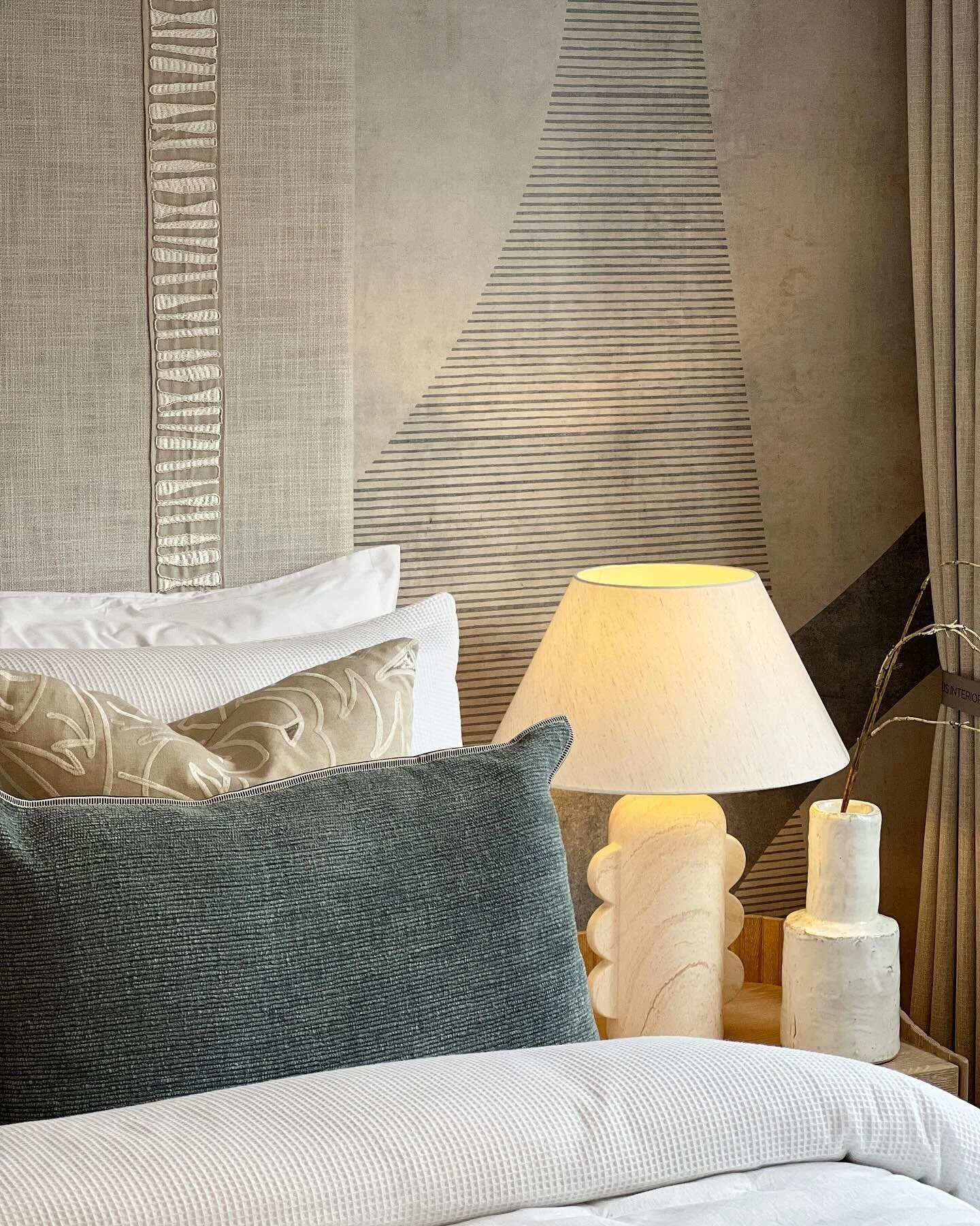 All the organic shapes and textures in this bedroom 🤍 
Designed and installed by @hausinteriorsltd