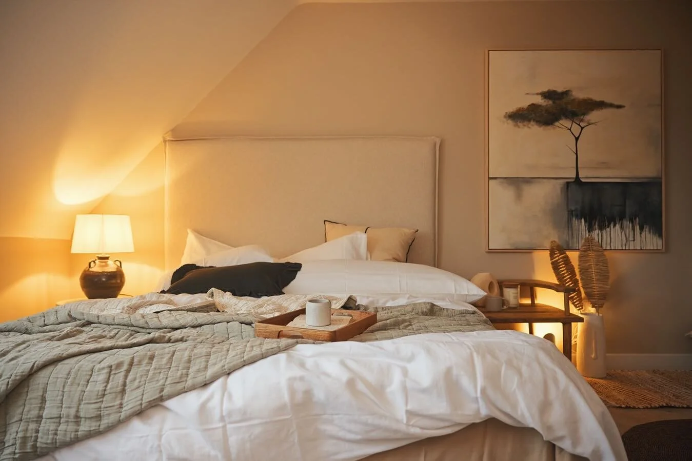 Our hand painted artwork really showing off in this neutral bedroom.
Designed and installed by @hausinteriorsltd