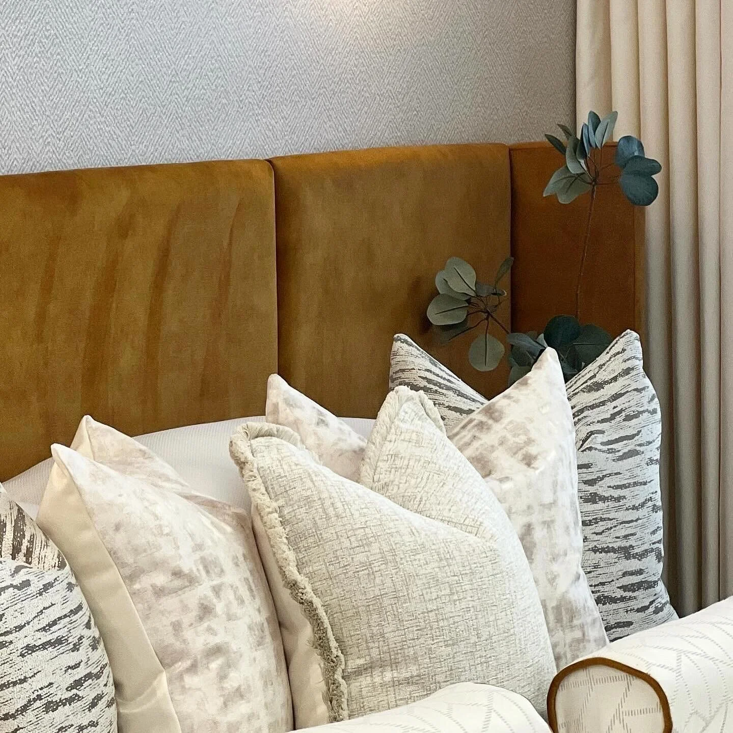 Ochre velvet making a statement in this guest bedroom 💛

Designed and installed by @hausinteriorsltd