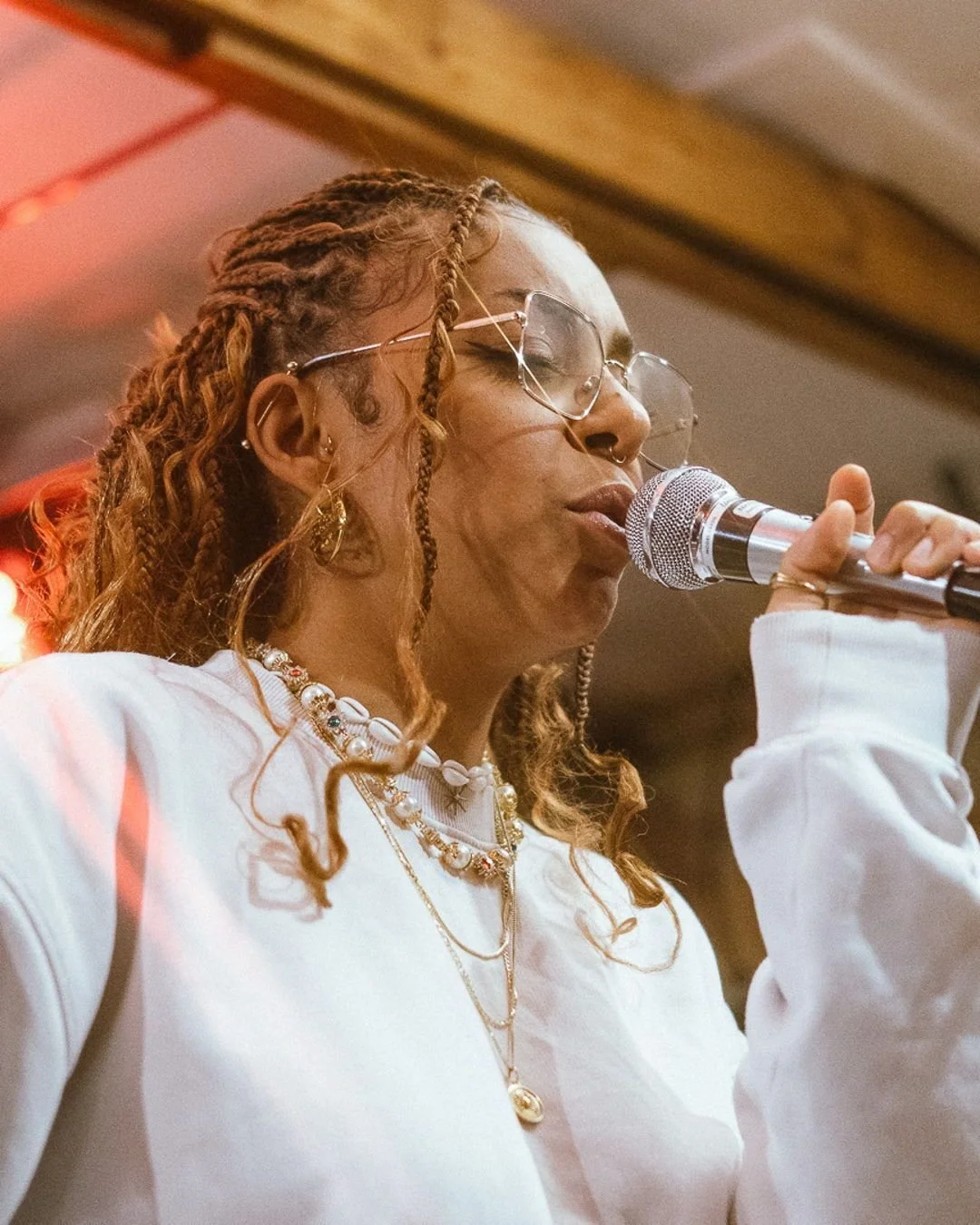 Hier war das Team voll in den Vorbereitungen in der Probe. Die letzten Feinschliffe, volle Konzentration und jede Menge Energie. Wir lieben genau diese Momente, bevor alles auf die B&uuml;hne geht. 🔥🎤💫

#vampsession #revamp #livemusic