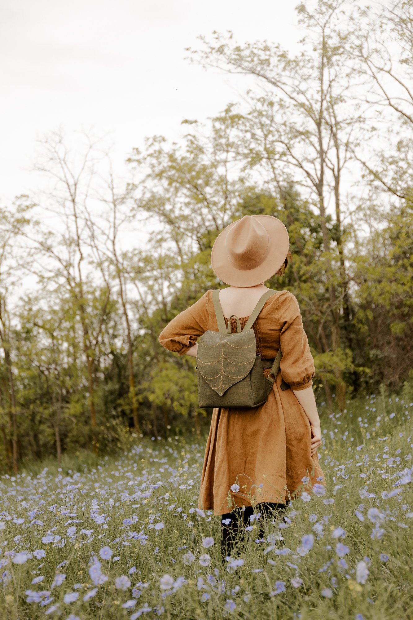 green leaf backpack - linen flowes - sondeflor-5324.jpg