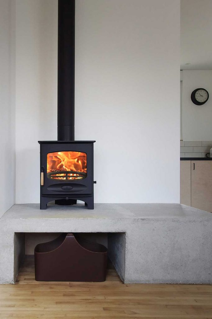 Charnwood-C-Five-Woodburning-Stove-black-682x1024.jpg