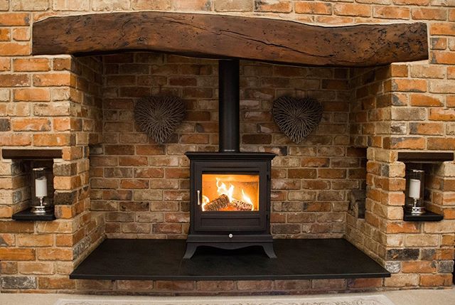 Fireplace dreams! 🔥🏠🧡
Do you remeber when we installed this beautiful Beaumont 8 stove a few months ago? As it’s quite a large stove, the Beaumont 8 is ideal for a large rooms or set in a stunning inglenook fireplace as shown here.
_______________