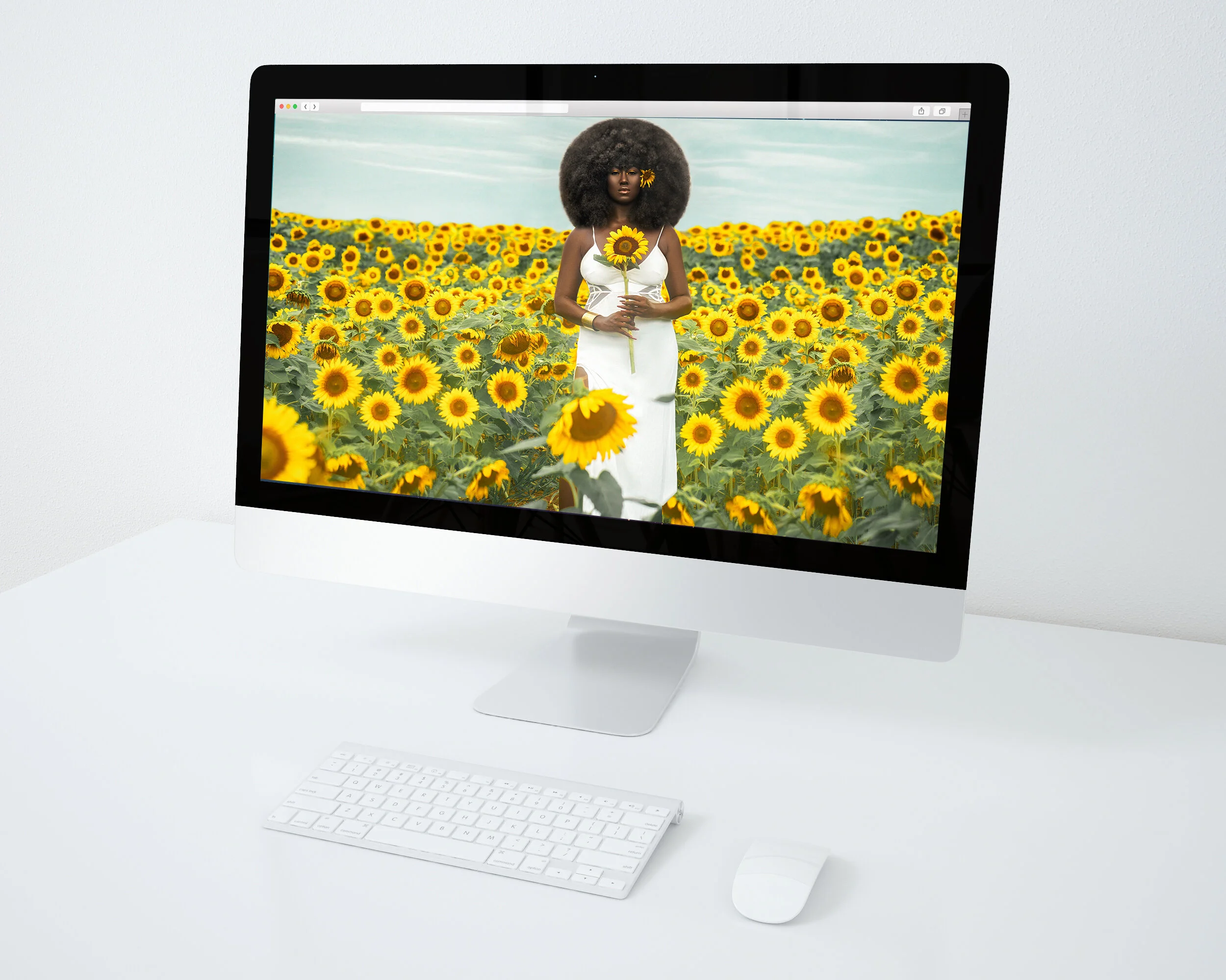 symonesunflower_desktop_mockup.jpg