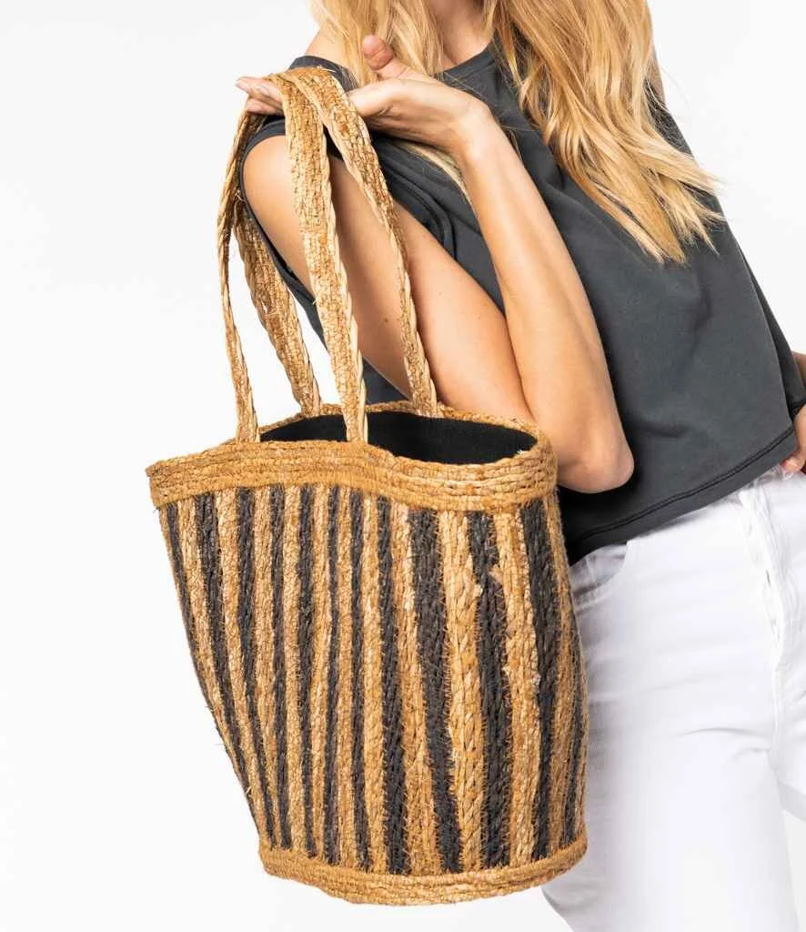 11B0F323-72E2-4889-830F-858B456B54FE