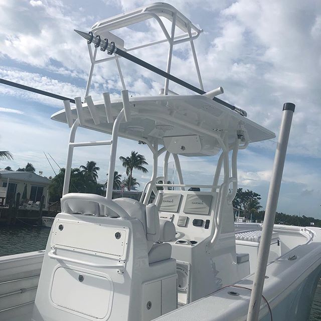 This t-tower in white is so clean it could be used in a hospital!
#customfab #aluminumwelding #flkeys #shermanmarine