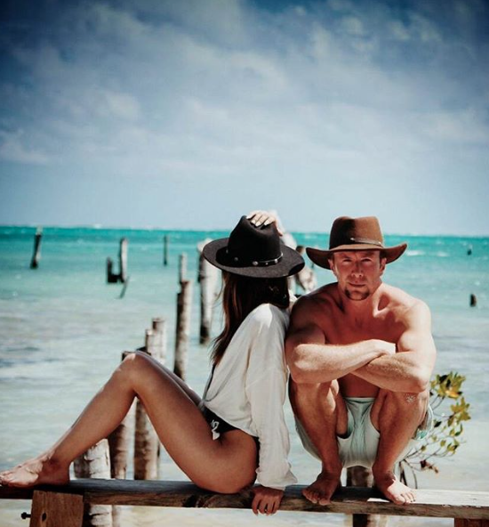 vowandvast_beach_belize_stevie_sun_travel_blog_vacation.png