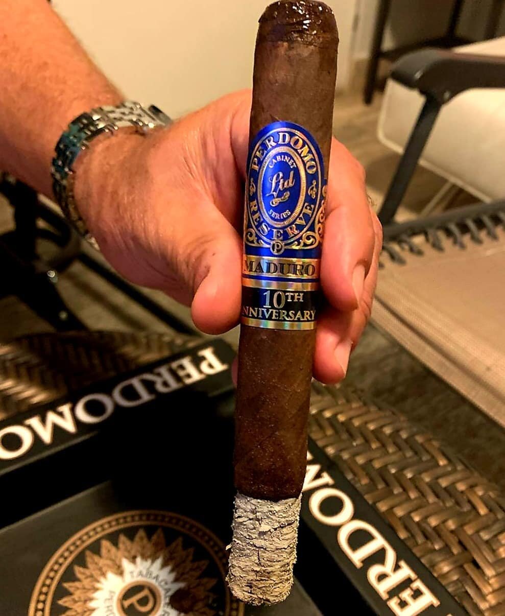 The new #Perdomo Reserve 10th Anniversary Maduro, all that I can say is Wow!!! Have you tried them? #perdomocigars #smokeperdomo #perdomoarmy #perdomoreserve #cigar #cigars