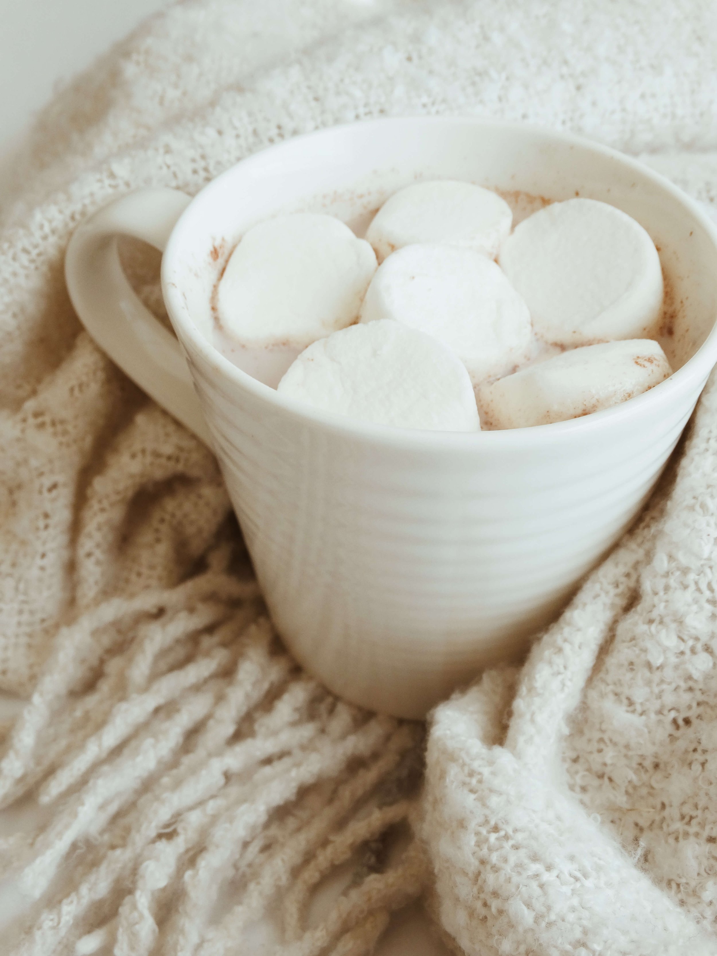 hot chocolate with marshmellows.jpg