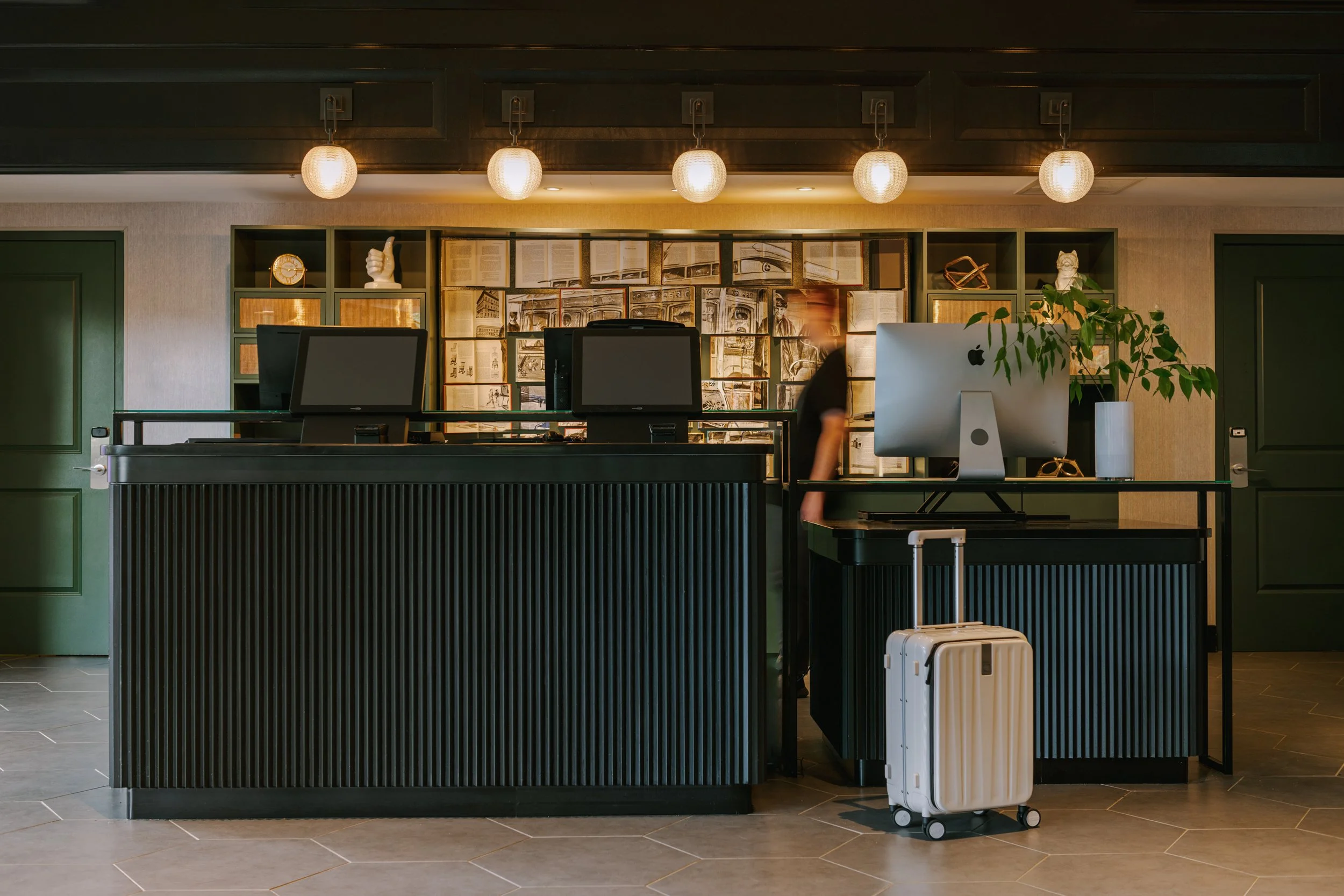 33-BOS-BEAC1200-LOBBY.jpg