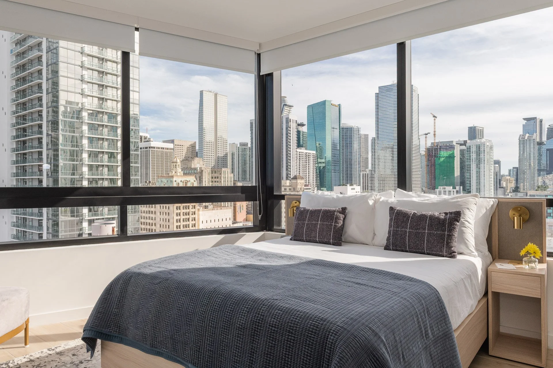 DISTRICT 225 - UNIT 1909 (2 of 12).JPG