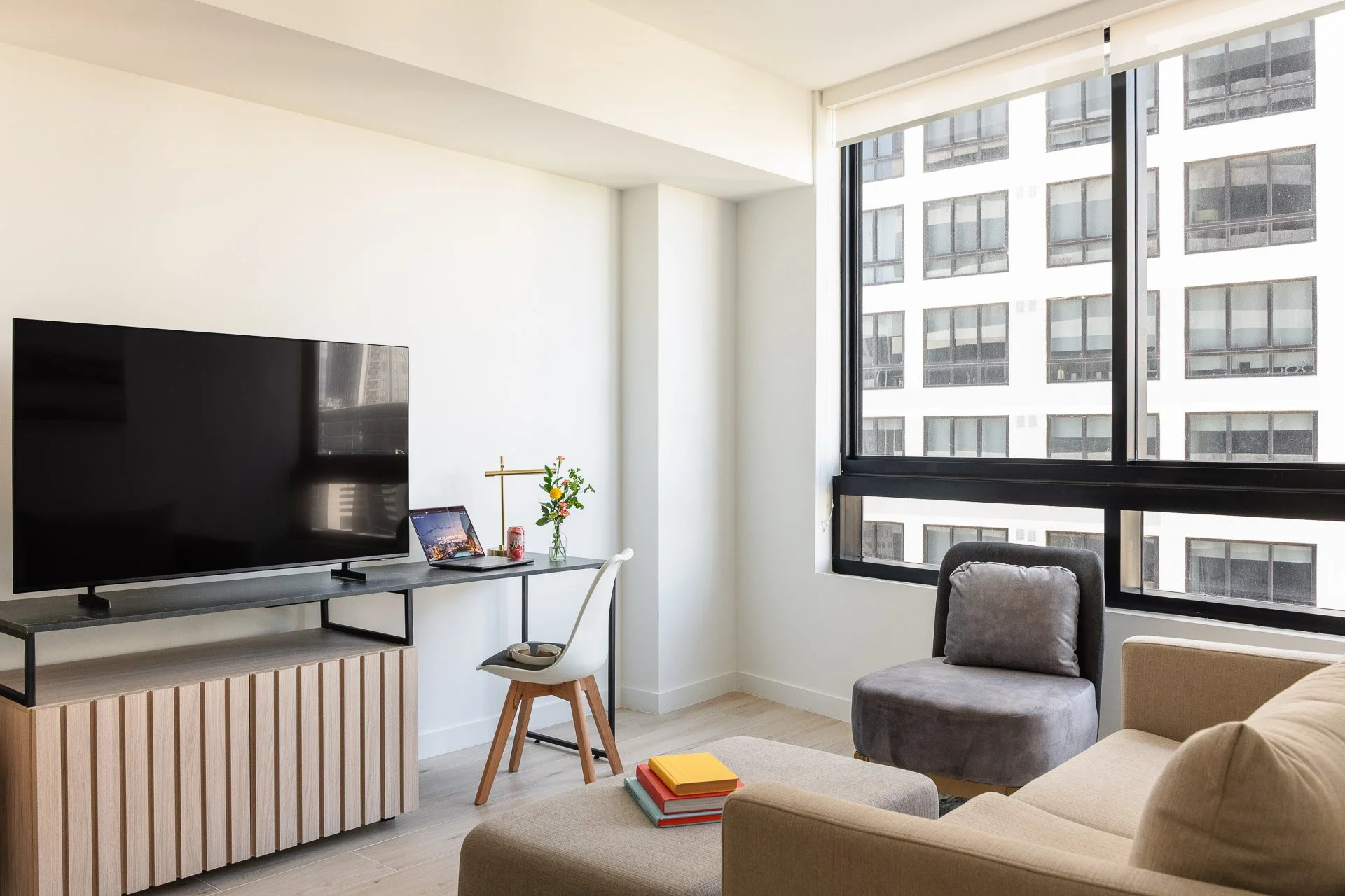 DISTRICT225_UNIT2204 (3 of 8).JPG