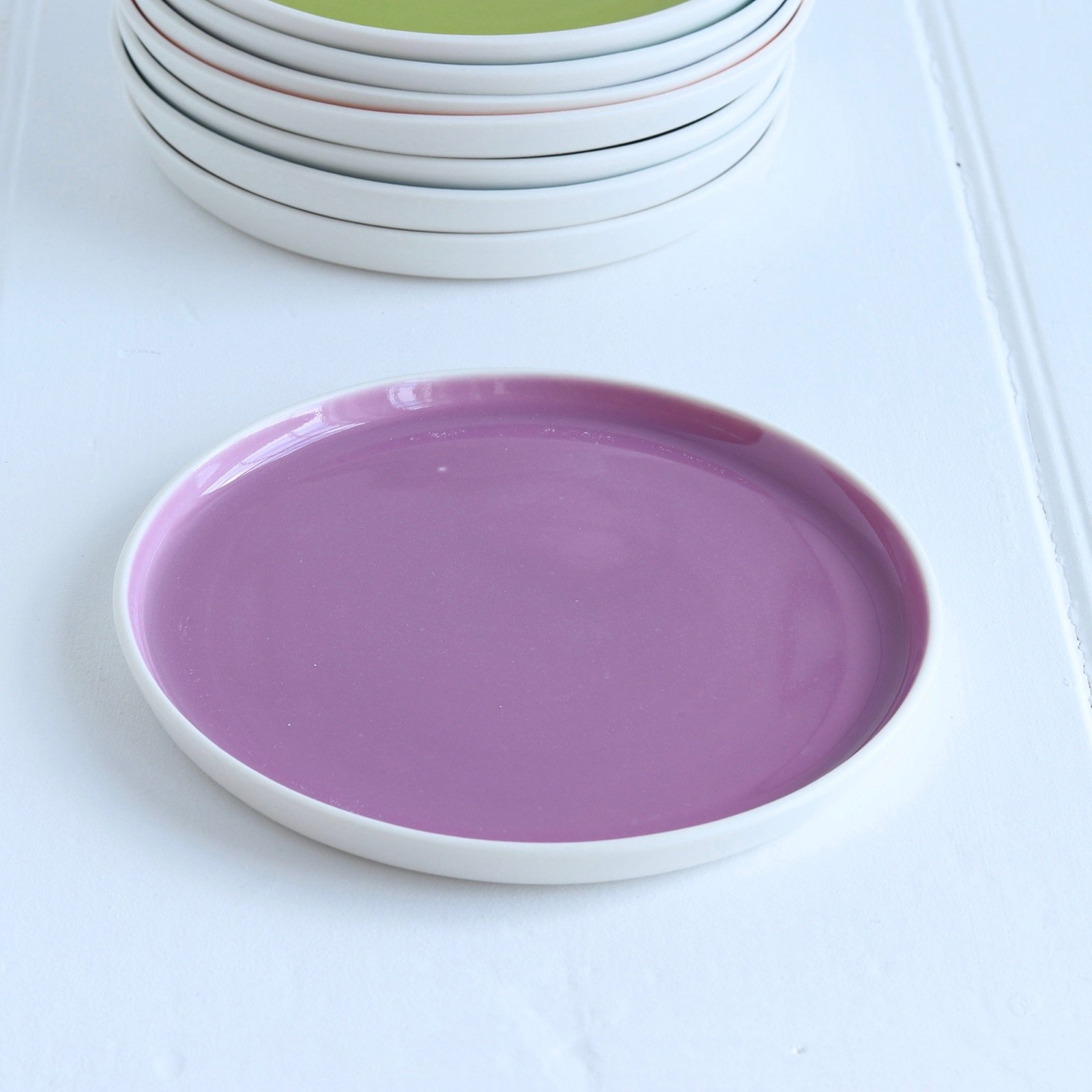 More plates in production this week, along with two shapes of jugs. But the tea plates really are the pieces I most enjoy using - I think it&rsquo;s the big block of colour I enjoy.
.
.
.
#teaplate #sideplate #porcelainplate #handmadeplate #Contempor