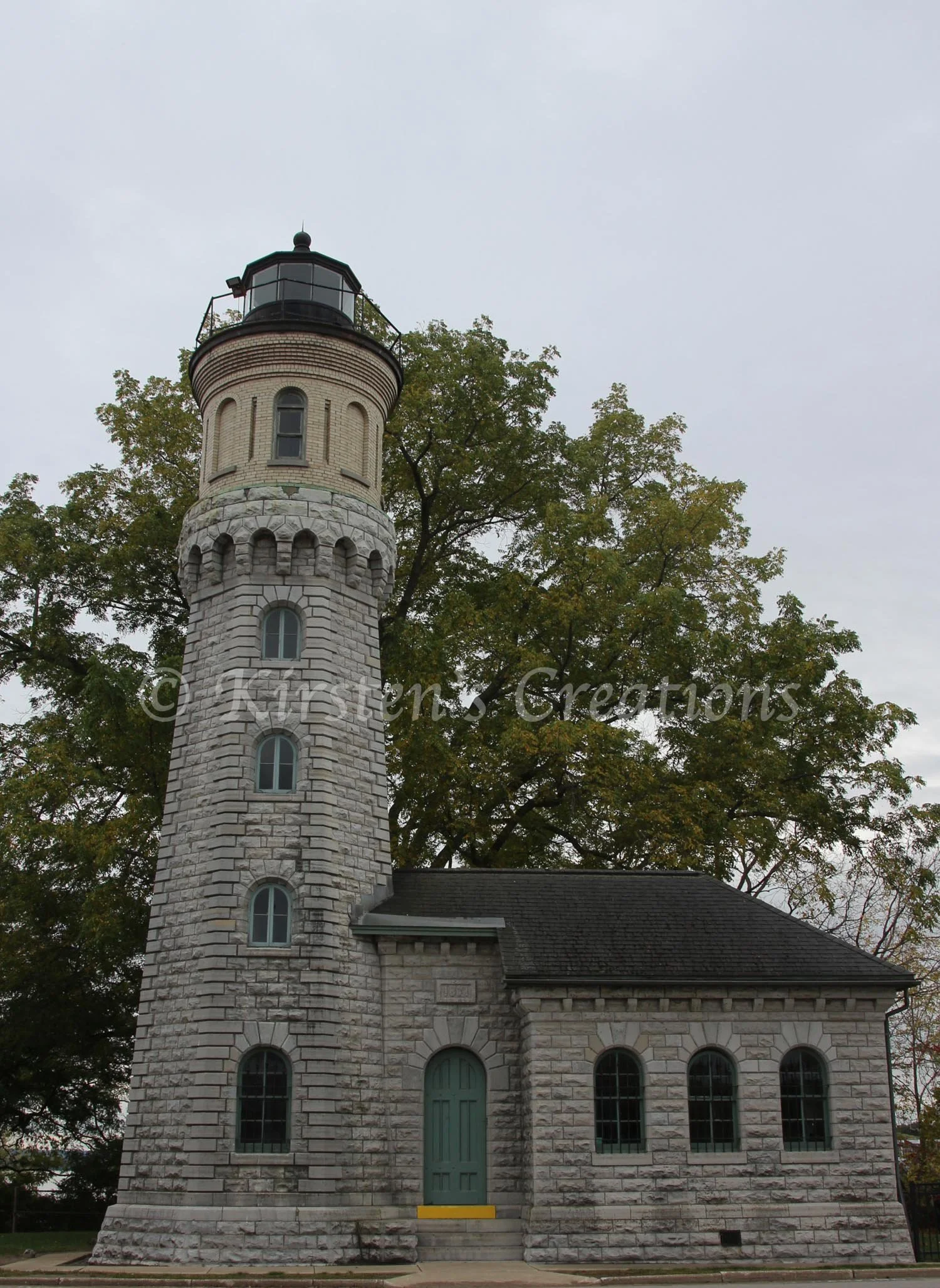 old-fort-niagara-lighthouse-fall.jpg