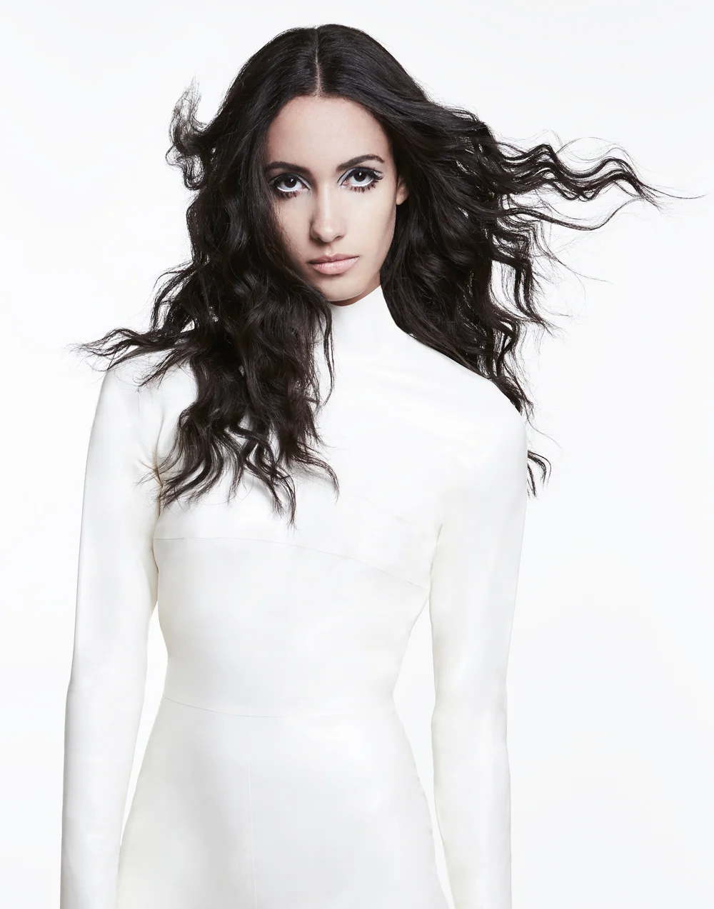 THICK, FULL, MOVEMENT AND TEXTURE Adds volume and density to limp or fine hair. Great for putting oomph into blow-dries and hot-tool styling sessions. Creates bouncy and voluptuous looks for hair that was previously lifeless and hard to style.