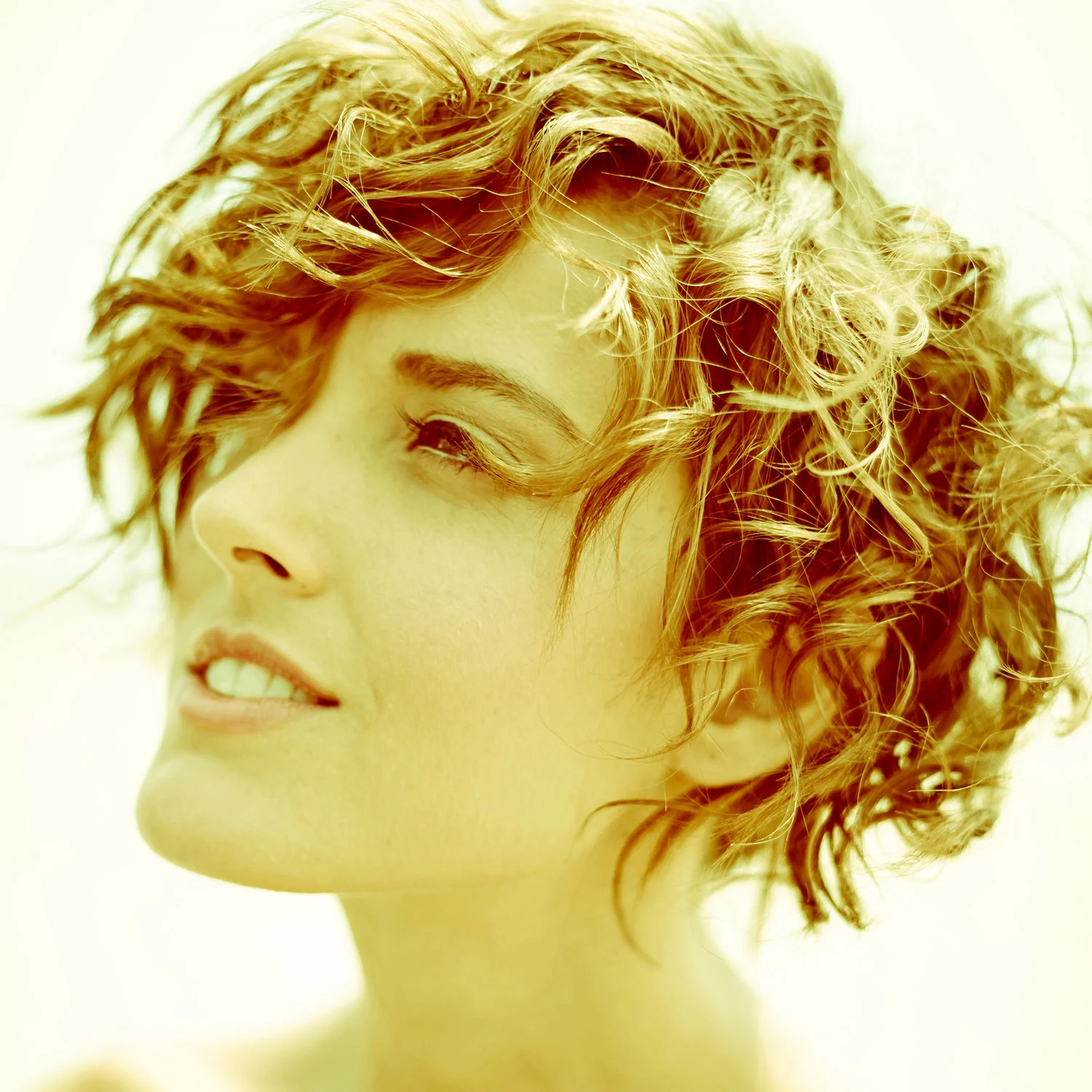 NATURAL-LOOKING ‘S’ AND ‘C’ SHAPE CURLS For resilient and dynamic wave and curl patterns that are fabulous and full. Great for clients who want curly shapes and styles.