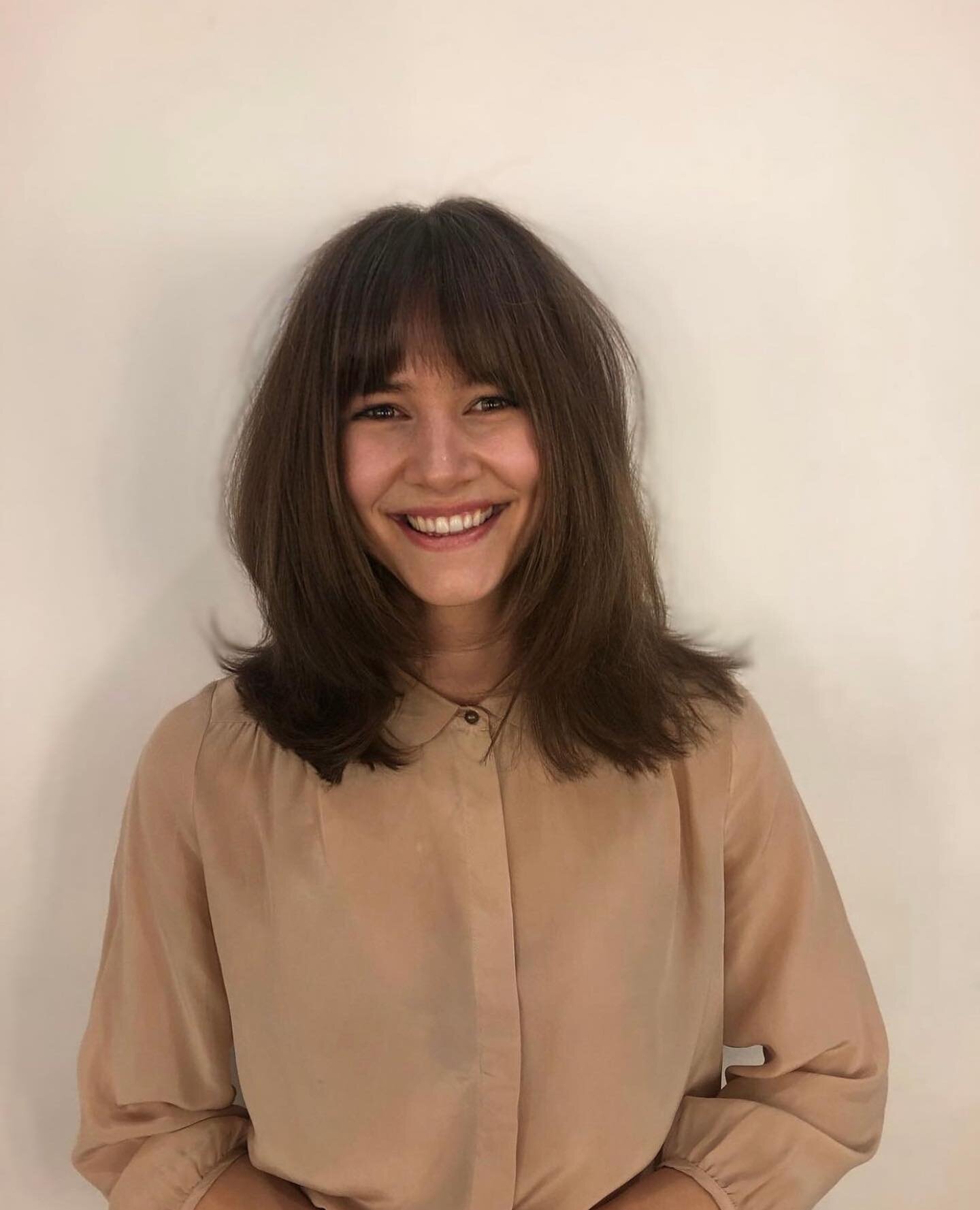 THIS IS YOUR SIGN TO GET BANGS!! ⁠🗣⁠
⁠
Check out this gorg cut Georgia did on her client and swipe left for the before! ⁠
⁠
Call 212-242-7786 to book! ⁠
⁠
#newhair #newhaircut #hairstylistlife #hairstylist #hairsalon #salonlife #hairtransformation #