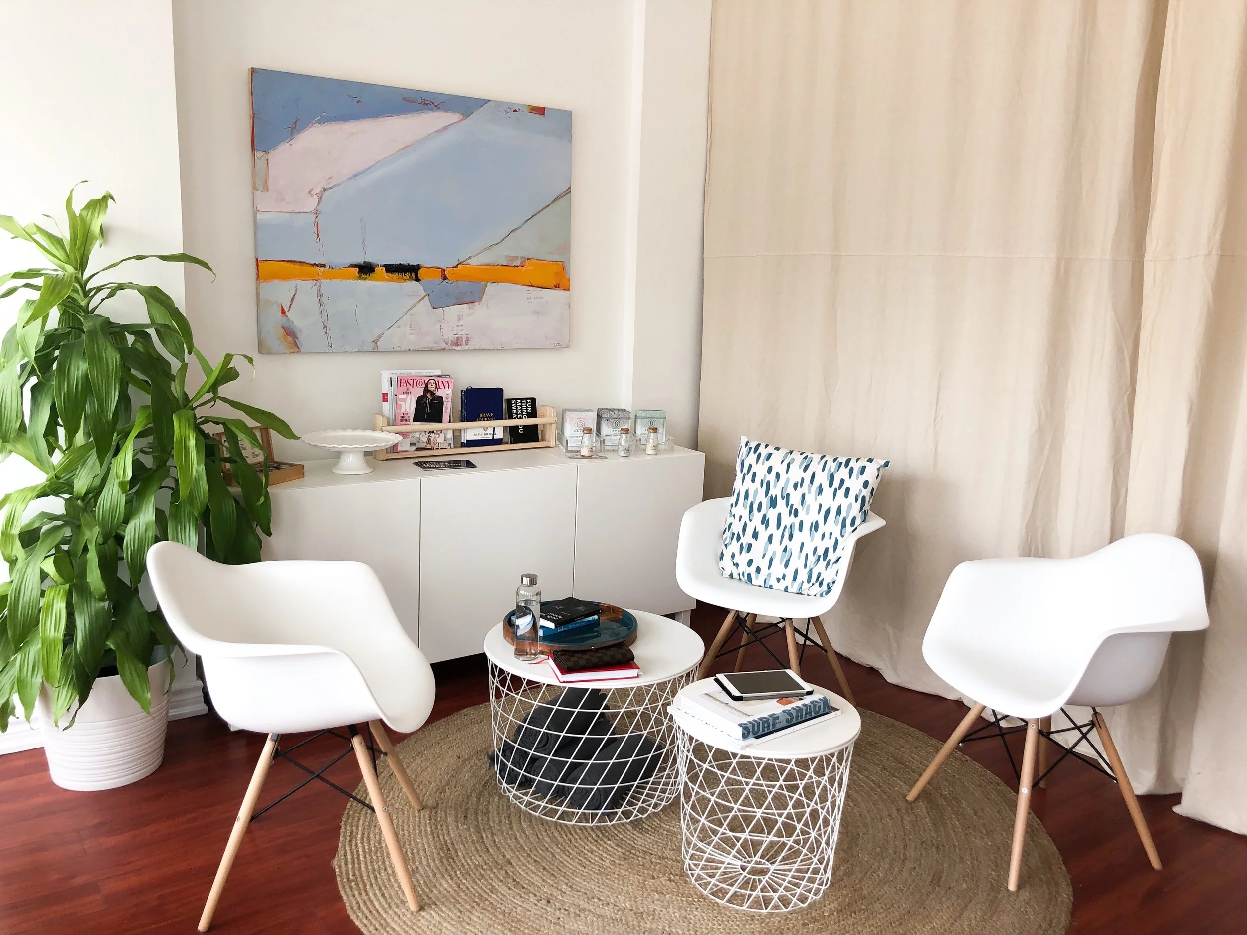 After your sweat session, you’re invited to have a seat to cool down in the lounge area. Refreshments will be served! // FLEUR BOOMSMA