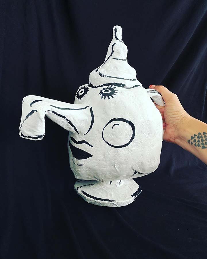 Teapot w:hand_lores.jpg