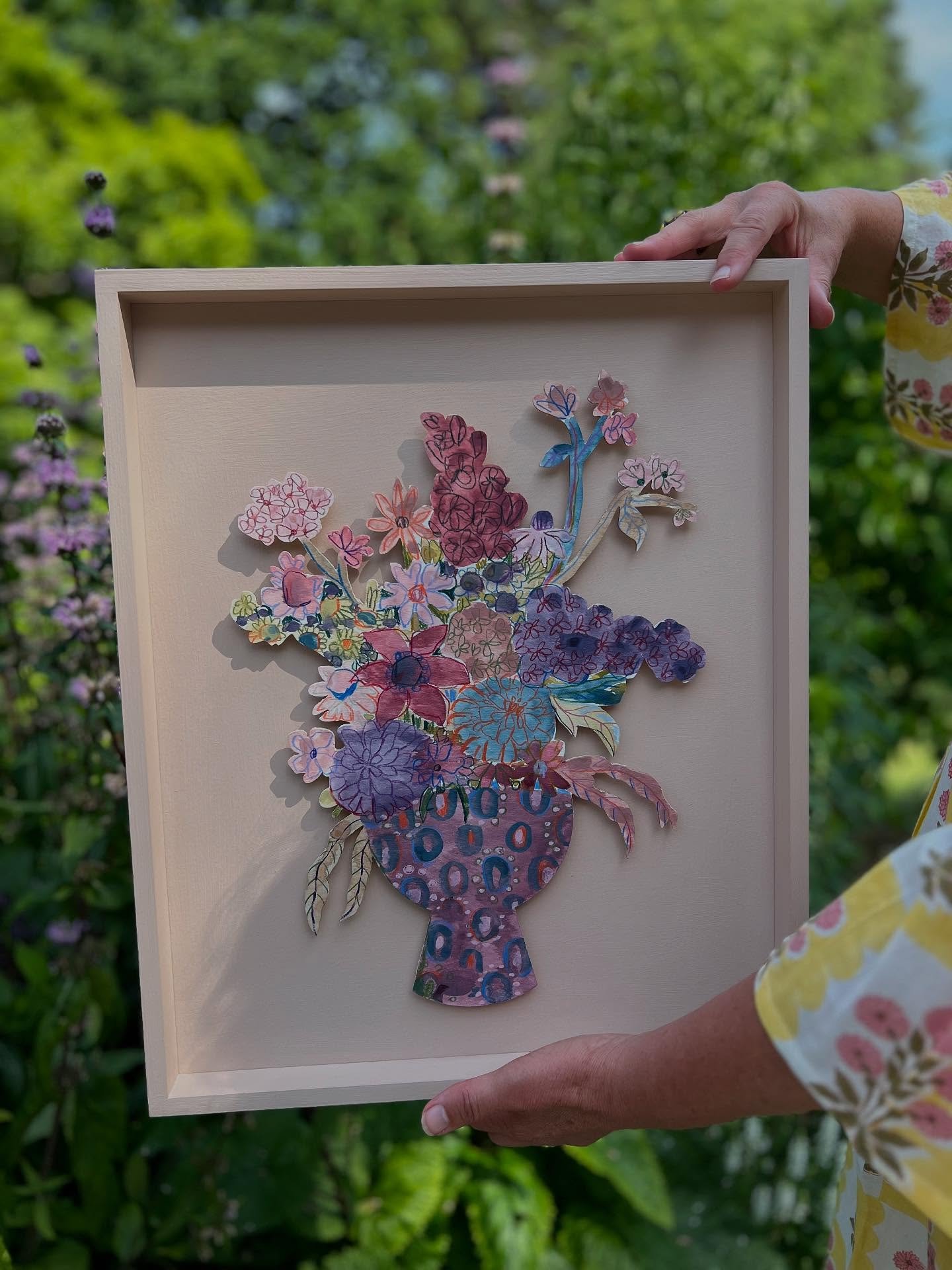 An easy afternoon, sunshine and my new @day.dress arriving in the post inspired a bit of a photoshoot of paintings in the garden! 

This beautiful floral still life by Lucy Innes Williams sits on the unashamedly decorative, pretty side side of floral