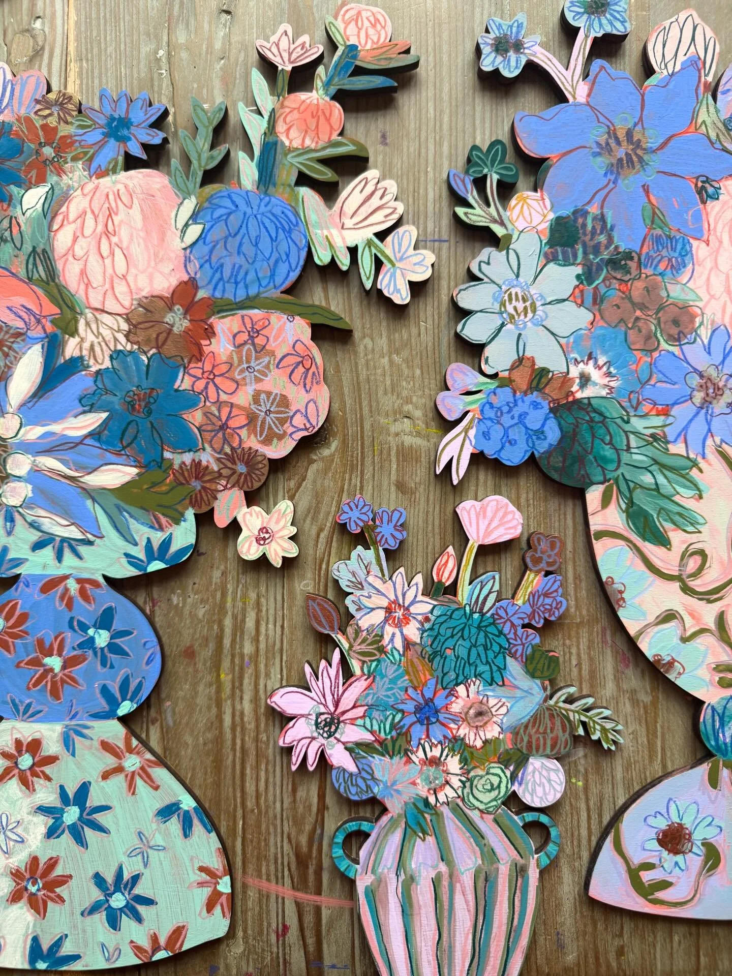 Fancy booking a creative workshop? Maybe a little treat to yourself or a perfect gift for someone special or come with a friend and enjoy a good catch up whilst painting.  Artist Lucy Innes Williams is coming up from Cornwall to teach two workshops h