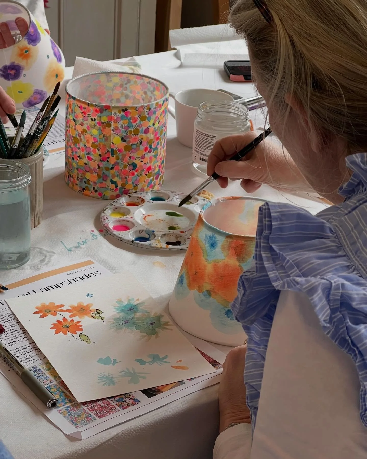 Take a look at these pretty lampshades painted in acrylic inks and inspired by the gorgeous ditsy prints of Liberty fabrics. 

At our workshop yesterday morning Roz and I had the pleasure of welcoming 12 people to come together to sketch, paint, crea