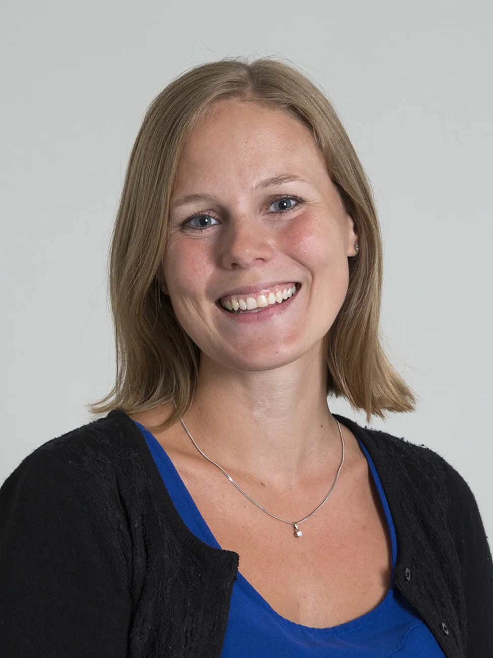 Theodora Kunovac Kallak, PhD Forskare, Institutionen för kvinnor och barns hälsa, Uppsala Universitet Jag försvarade min doktorsavhandling vid Uppsala universitet 2015. Jag arbetar just nu som forskare vid institutionen för Kvinnors och barns hälsa och kombinerar det med mitt arbete som biträdande föreståndare för Centrum för Reproduktionsbiologi i Uppsala (CRU). Min forskning handlar om mammans välmående under graviditet och hur det påverkar barnets framtida hälsa.