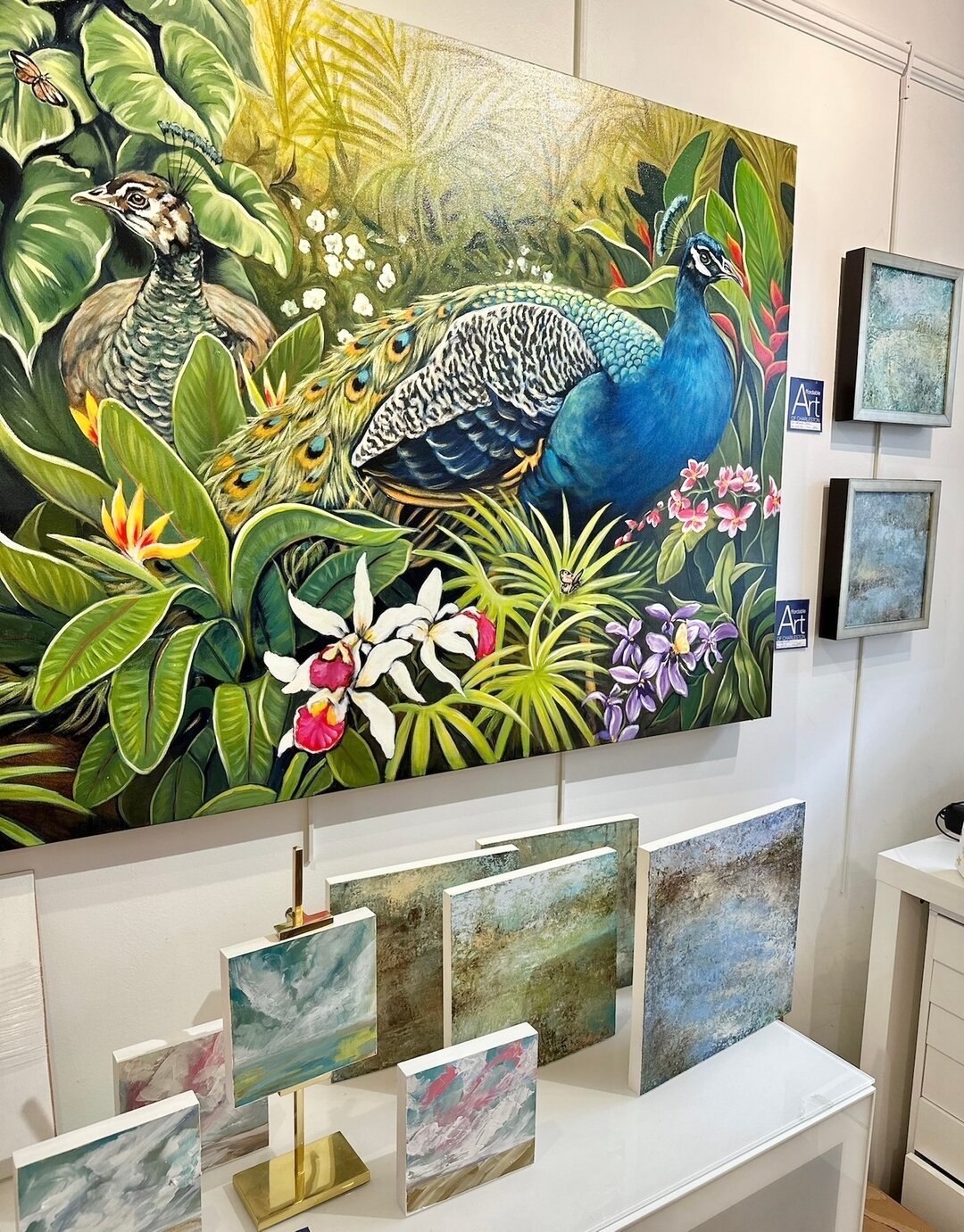 No Monday blues at the gallery... only gorgeous greens in this tropical scene by local artist, @shelby.leblanc 🌿#affordableartofcharleston​​​​​​​​​​​​​​​​​​⁣
#charlestonart #charlestongallery #charlestonartgallery #interiordesign #localartgallery #c